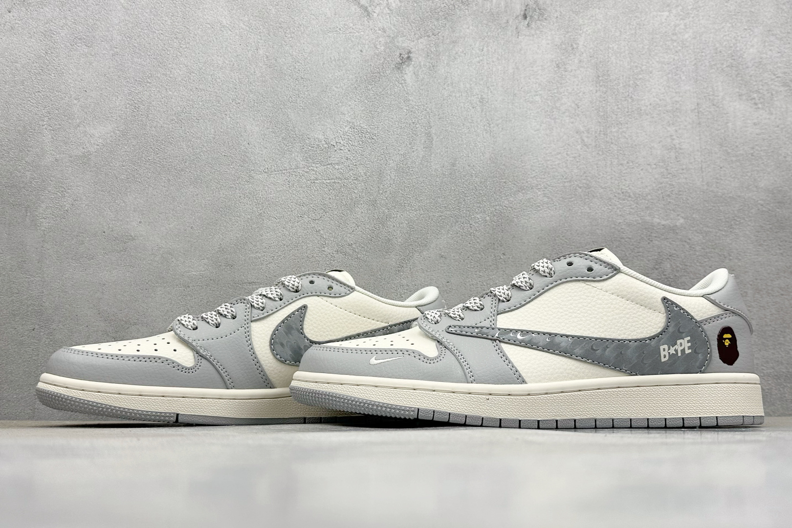 Fragment x Travis Scott x 猿人头 Air Jordan 1 Low 三方联名倒钩 HS8068-021