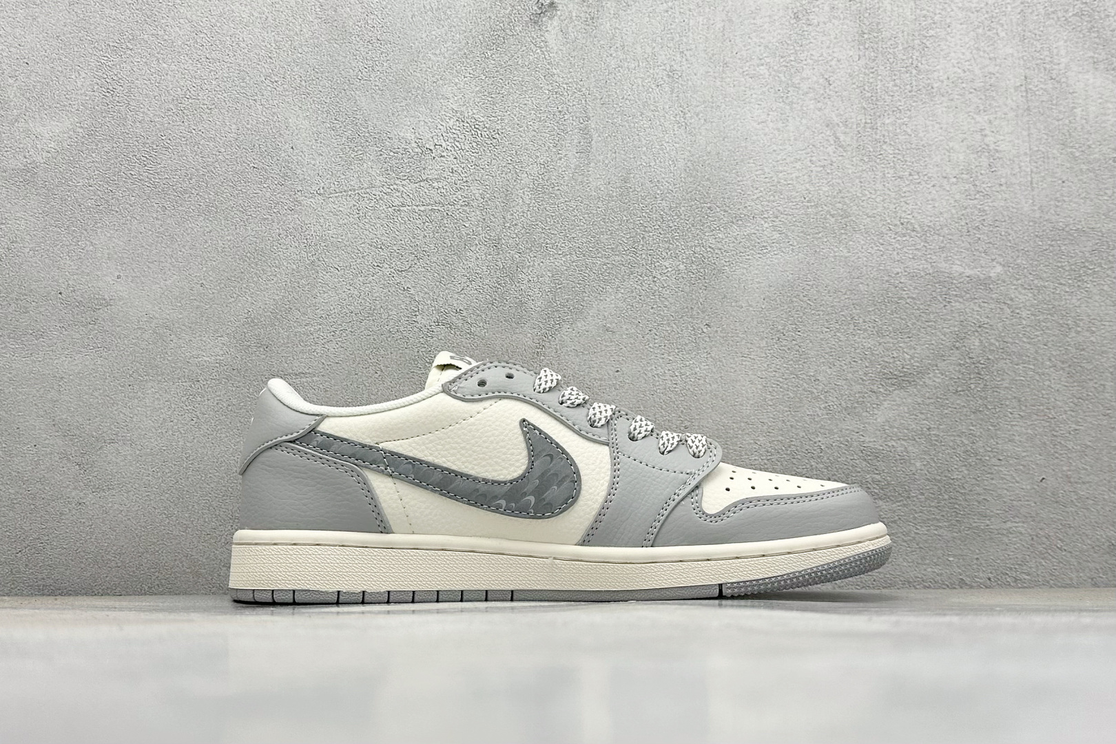 Fragment x Travis Scott x 猿人头 Air Jordan 1 Low 三方联名倒钩 HS8068-021