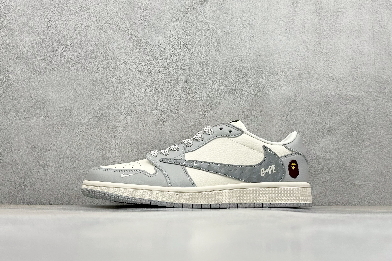 Fragment x Travis Scott x 猿人头 Air Jordan 1 Low 三方联名倒钩 HS8068-021