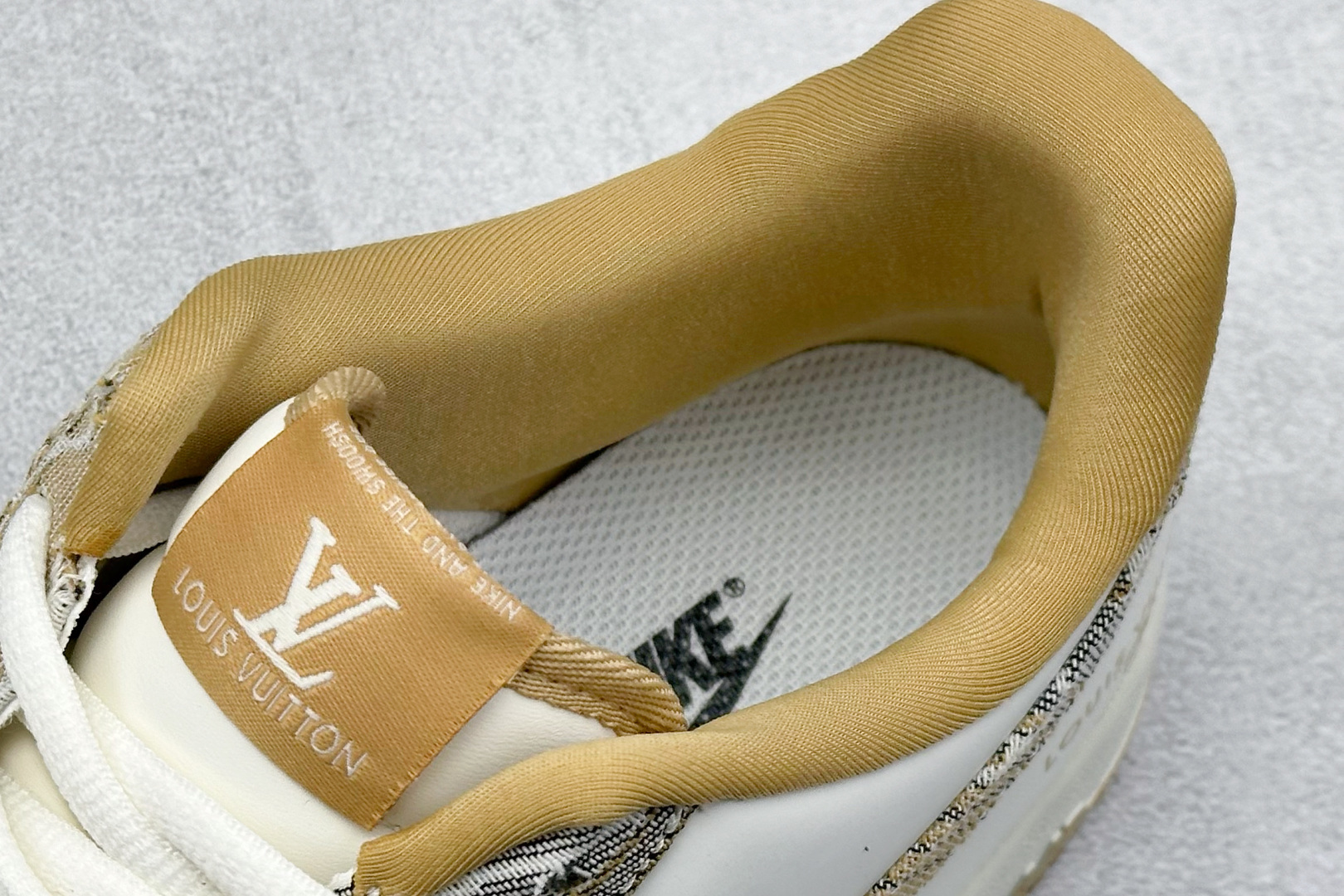 SC版Nike Air Force 1'07 Low LV联名 卡其灰牛仔 空军一号低帮休闲运动板鞋 SC9207-542-莆田鞋,莆田鞋货源,高仿鞋,高仿鞋货源,安福档口,莆田高仿鞋,莆田鞋批发,高仿鞋批发,莆田高仿运动鞋,高仿运动鞋,莆田运动鞋 SC版Nike Air Force 1'07 Low LV联名 卡其灰牛仔 空军一号低帮休闲运动板鞋 SC9207-542