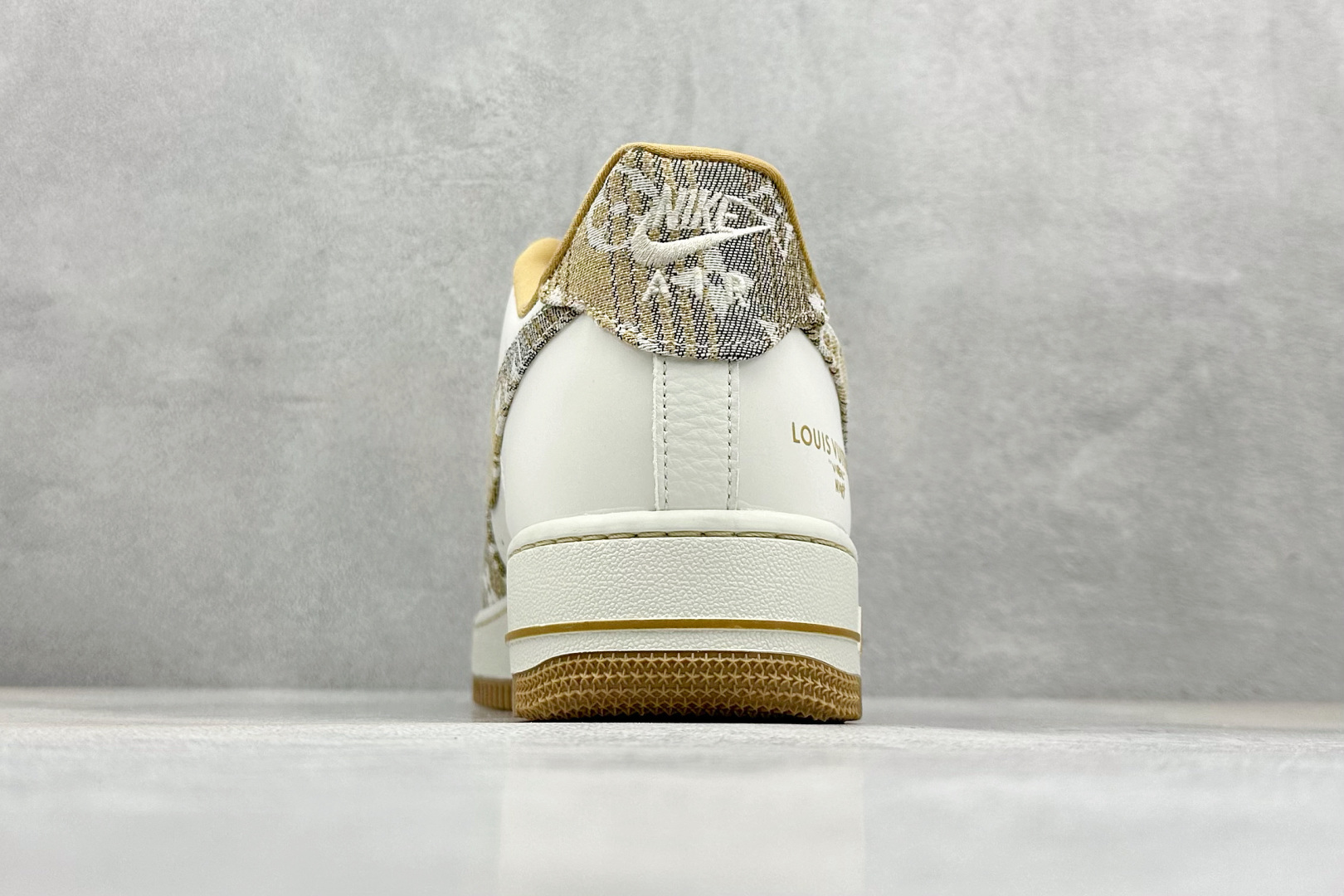 SC版Nike Air Force 1'07 Low LV联名 卡其灰牛仔 空军一号低帮休闲运动板鞋 SC9207-542-莆田鞋,莆田鞋货源,高仿鞋,高仿鞋货源,安福档口,莆田高仿鞋,莆田鞋批发,高仿鞋批发,莆田高仿运动鞋,高仿运动鞋,莆田运动鞋 SC版Nike Air Force 1'07 Low LV联名 卡其灰牛仔 空军一号低帮休闲运动板鞋 SC9207-542
