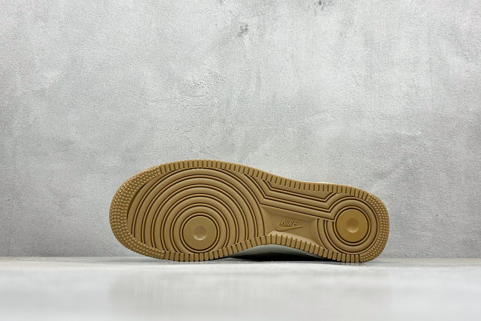 SC版Nike Air Force 1'07 Low LV联名 卡其灰牛仔 空军一号低帮休闲运动板鞋 SC9207-542-莆田鞋,莆田鞋货源,高仿鞋,高仿鞋货源,安福档口,莆田高仿鞋,莆田鞋批发,高仿鞋批发,莆田高仿运动鞋,高仿运动鞋,莆田运动鞋 SC版Nike Air Force 1'07 Low LV联名 卡其灰牛仔 空军一号低帮休闲运动板鞋 SC9207-542