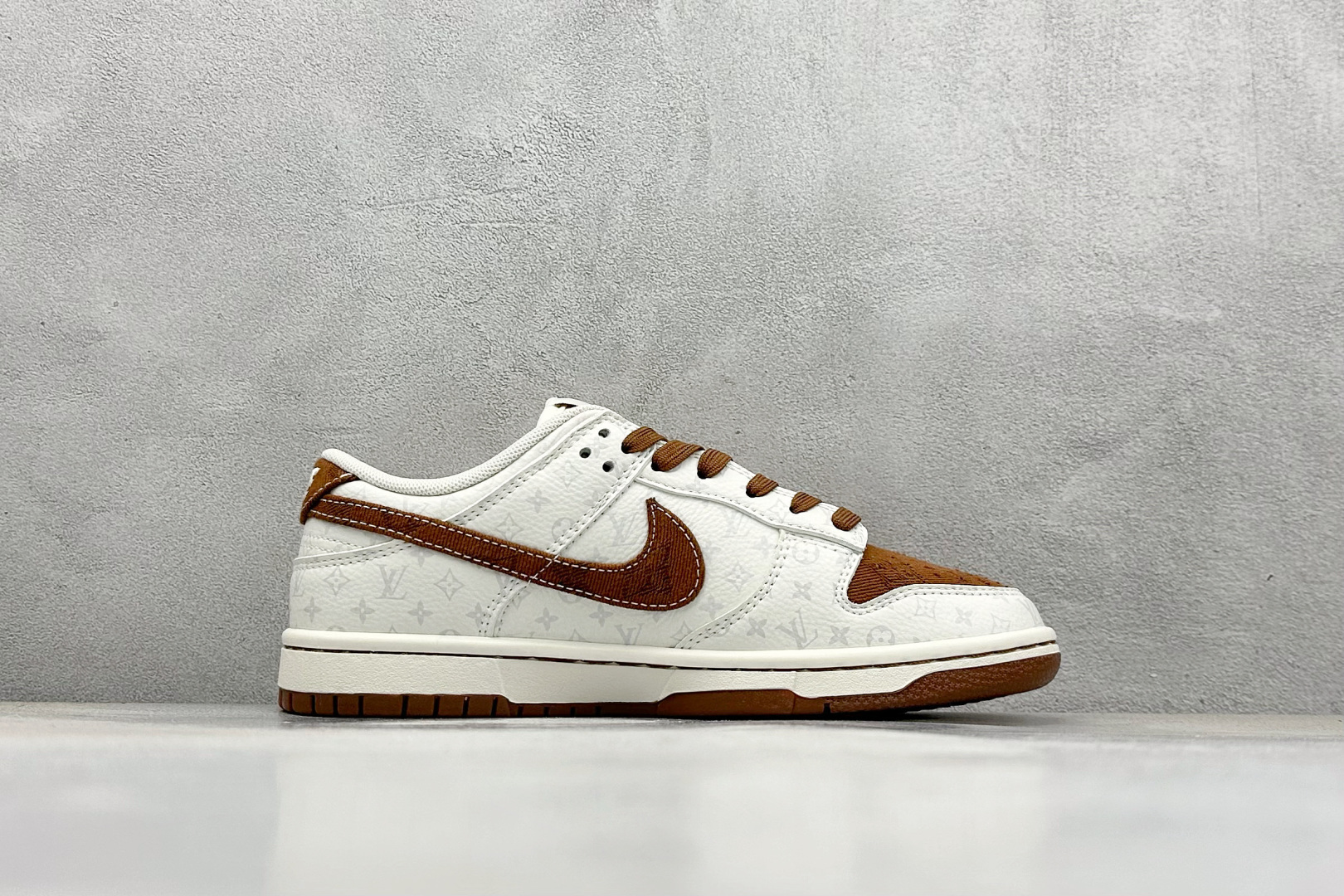 SC版Nike SB Dunk Low LV联名 咖啡牛仔 周年高端定制 低帮休闲板鞋 SC9772-806-莆田鞋,莆田鞋货源,高仿鞋,高仿鞋货源,安福档口,莆田高仿鞋,莆田鞋批发,高仿鞋批发,莆田高仿运动鞋,高仿运动鞋,莆田运动鞋 SC版Nike SB Dunk Low LV联名 咖啡牛仔 周年高端定制 低帮休闲板鞋 SC9772-806