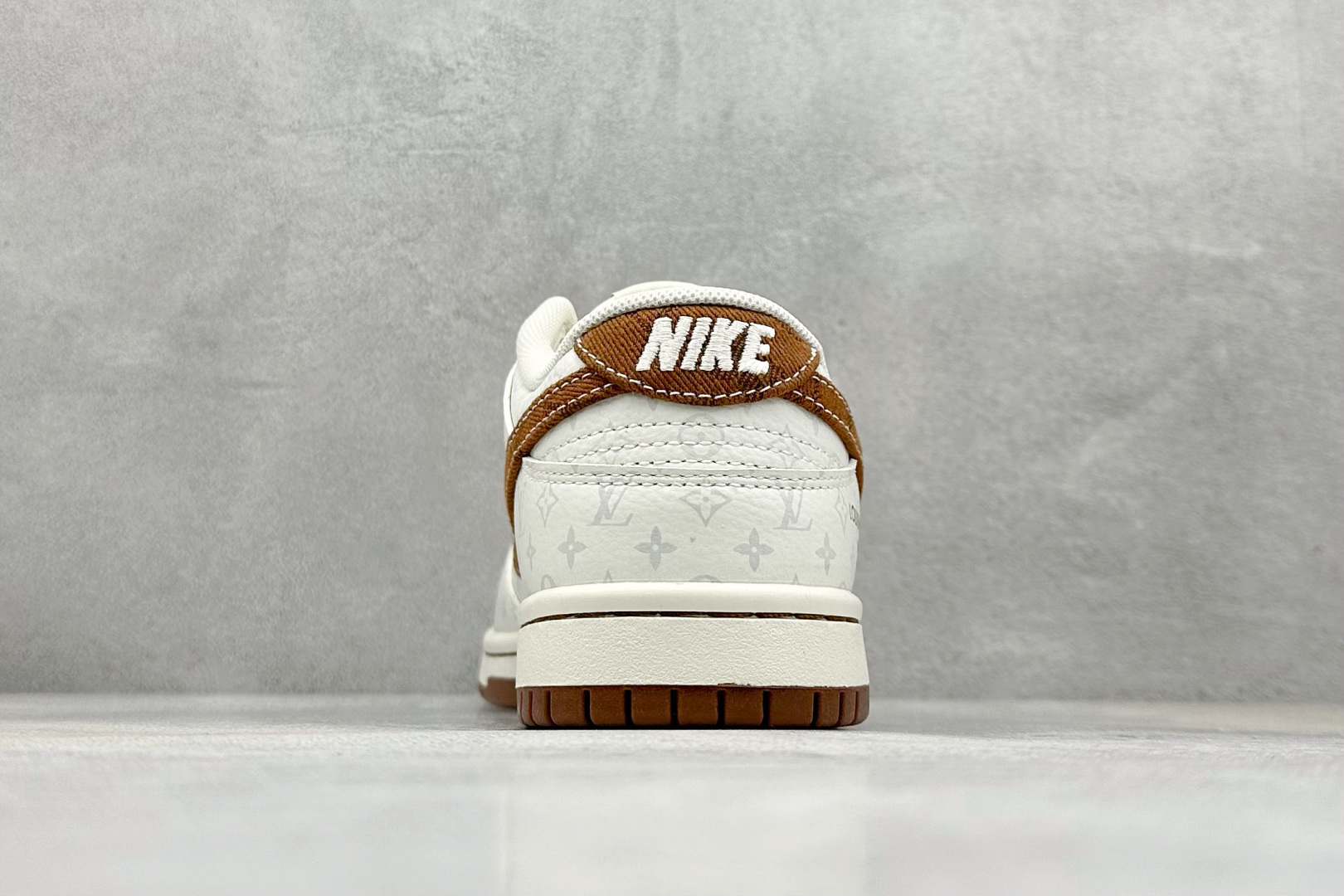 SC版Nike SB Dunk Low LV联名 咖啡牛仔 周年高端定制 低帮休闲板鞋 SC9772-806-莆田鞋,莆田鞋货源,高仿鞋,高仿鞋货源,安福档口,莆田高仿鞋,莆田鞋批发,高仿鞋批发,莆田高仿运动鞋,高仿运动鞋,莆田运动鞋 SC版Nike SB Dunk Low LV联名 咖啡牛仔 周年高端定制 低帮休闲板鞋 SC9772-806