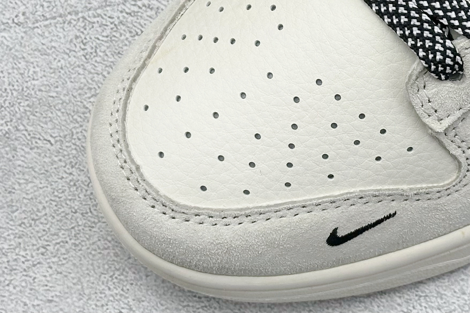 XC版Nike SB Dunk Low x Stussy 白黑翻毛小钩 SJ2068-270-莆田鞋,莆田鞋货源,高仿鞋,高仿鞋货源,安福档口,莆田高仿鞋,莆田鞋批发,高仿鞋批发,莆田高仿运动鞋,高仿运动鞋,莆田运动鞋 XC版Nike SB Dunk Low x Stussy 白黑翻毛小钩 SJ2068-270