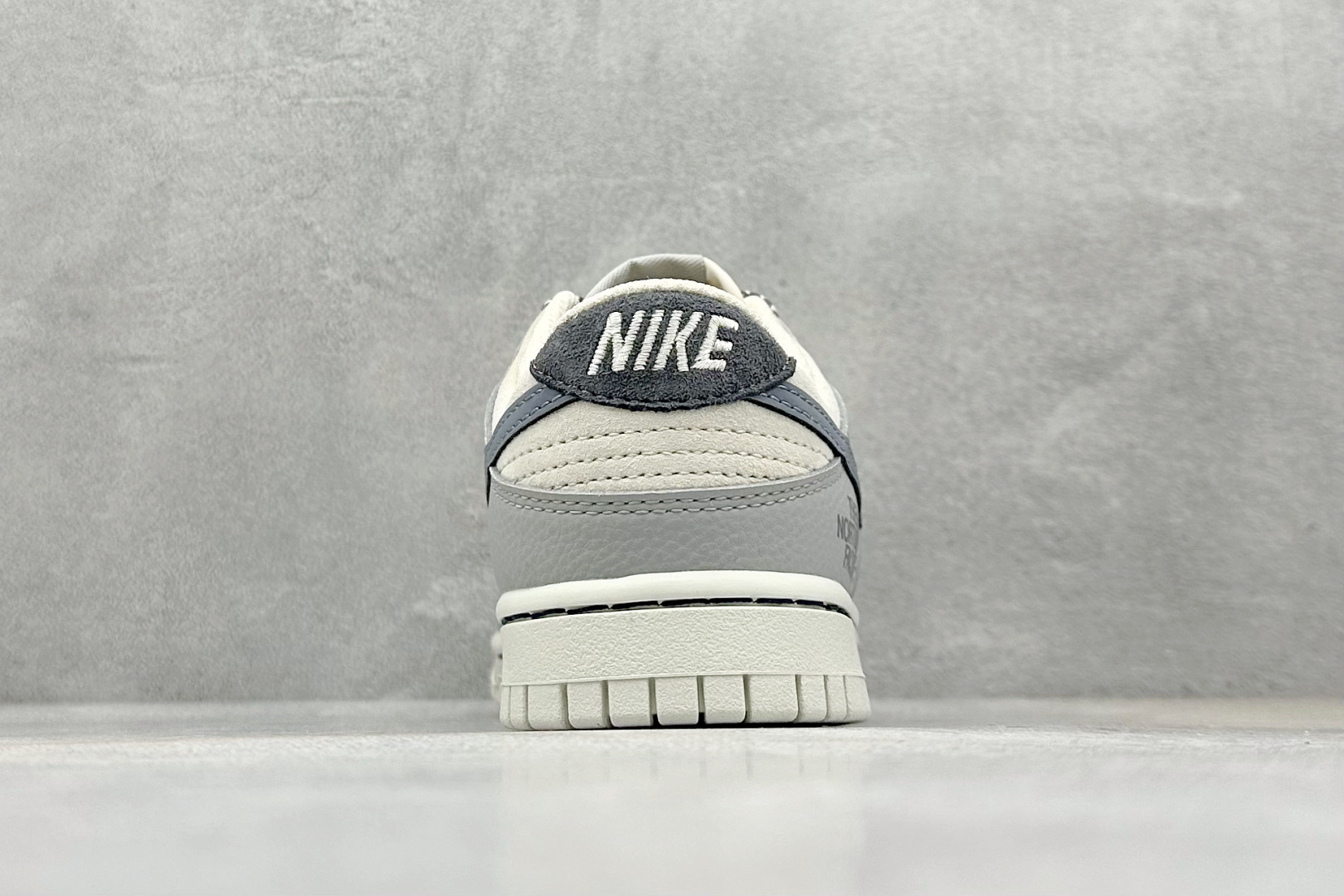 XC版Nk SB Dunk Low 北面联名 猪八灰勾 周年高端定制 低帮休闲板鞋 DJ2024-105-莆田鞋,莆田鞋货源,高仿鞋,高仿鞋货源,安福档口,莆田高仿鞋,莆田鞋批发,高仿鞋批发,莆田高仿运动鞋,高仿运动鞋,莆田运动鞋 XC版Nk SB Dunk Low 北面联名 猪八灰勾 周年高端定制 低帮休闲板鞋 DJ2024-105