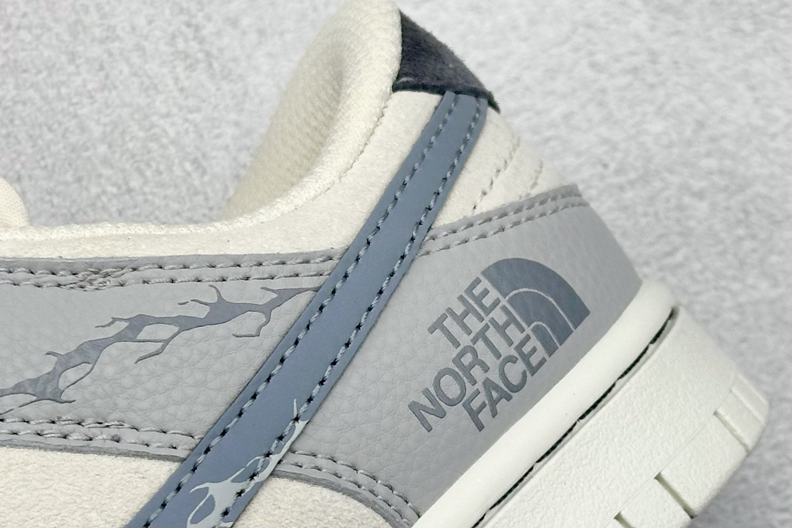 XC版Nk SB Dunk Low 北面联名 猪八灰勾 周年高端定制 低帮休闲板鞋 DJ2024-105-莆田鞋,莆田鞋货源,高仿鞋,高仿鞋货源,安福档口,莆田高仿鞋,莆田鞋批发,高仿鞋批发,莆田高仿运动鞋,高仿运动鞋,莆田运动鞋 XC版Nk SB Dunk Low 北面联名 猪八灰勾 周年高端定制 低帮休闲板鞋 DJ2024-105