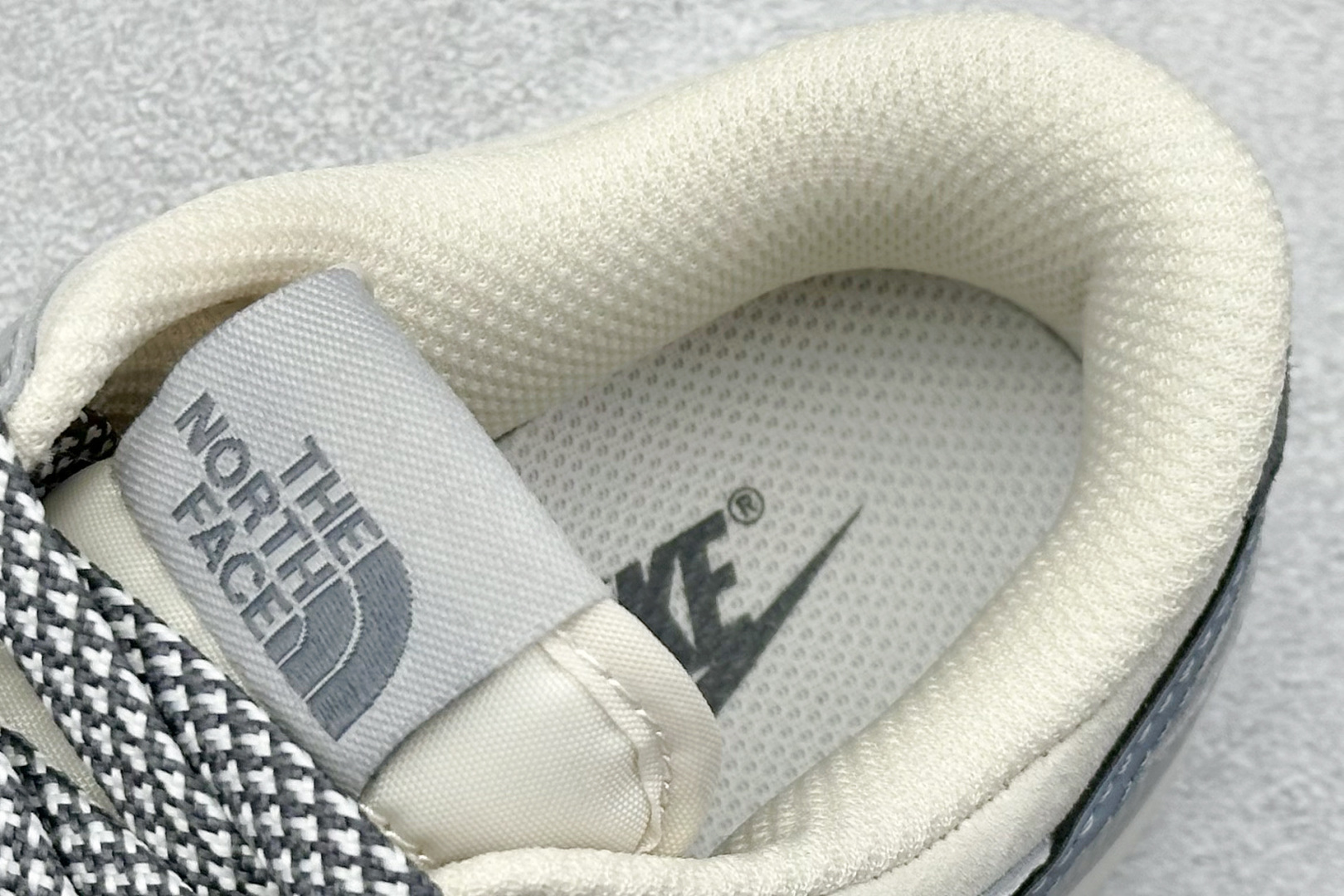 XC版Nk SB Dunk Low 北面联名 猪八灰勾 周年高端定制 低帮休闲板鞋 DJ2024-105-莆田鞋,莆田鞋货源,高仿鞋,高仿鞋货源,安福档口,莆田高仿鞋,莆田鞋批发,高仿鞋批发,莆田高仿运动鞋,高仿运动鞋,莆田运动鞋 XC版Nk SB Dunk Low 北面联名 猪八灰勾 周年高端定制 低帮休闲板鞋 DJ2024-105