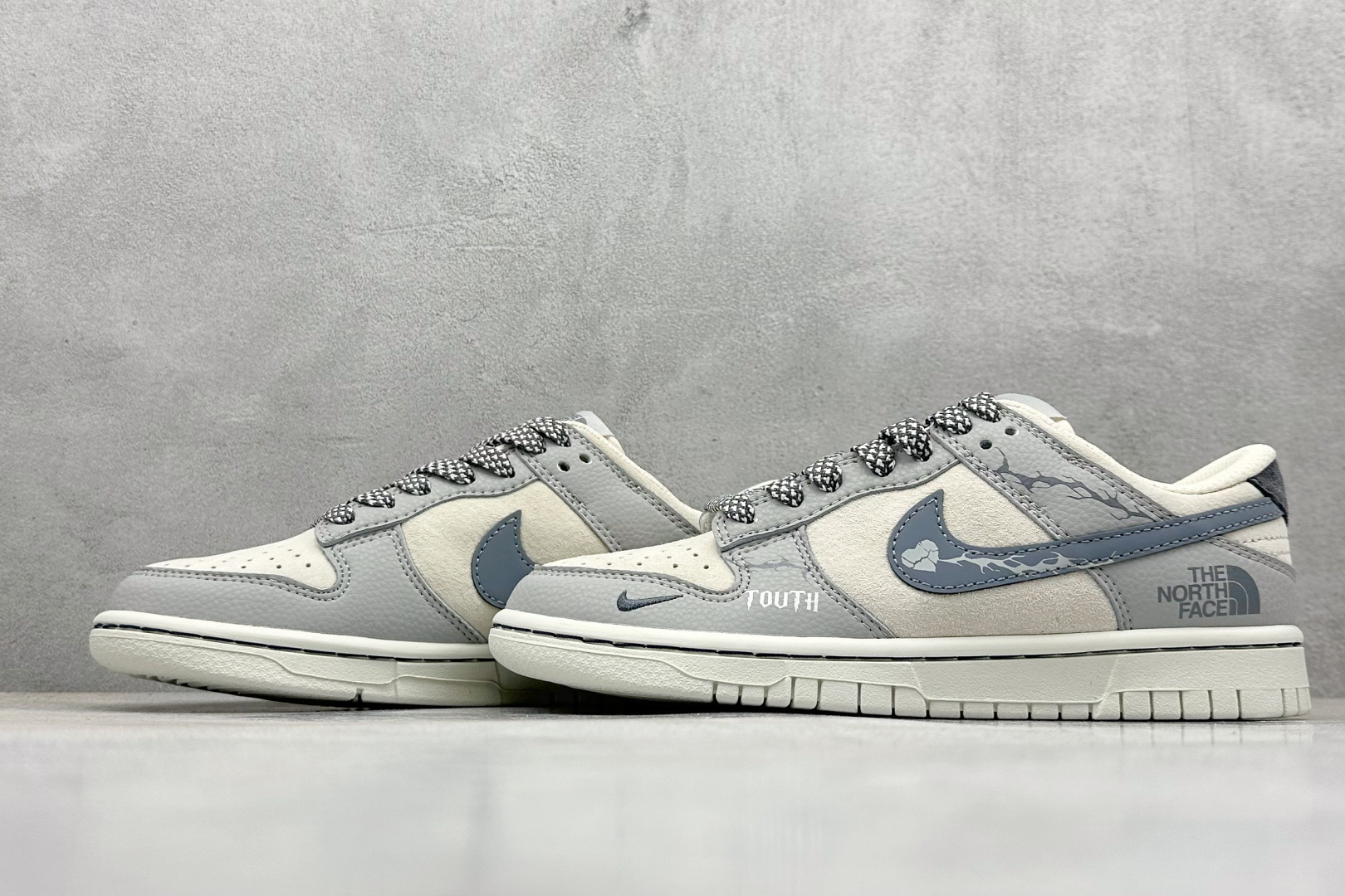XC版Nk SB Dunk Low 北面联名 猪八灰勾 周年高端定制 低帮休闲板鞋 DJ2024-105-莆田鞋,莆田鞋货源,高仿鞋,高仿鞋货源,安福档口,莆田高仿鞋,莆田鞋批发,高仿鞋批发,莆田高仿运动鞋,高仿运动鞋,莆田运动鞋 XC版Nk SB Dunk Low 北面联名 猪八灰勾 周年高端定制 低帮休闲板鞋 DJ2024-105