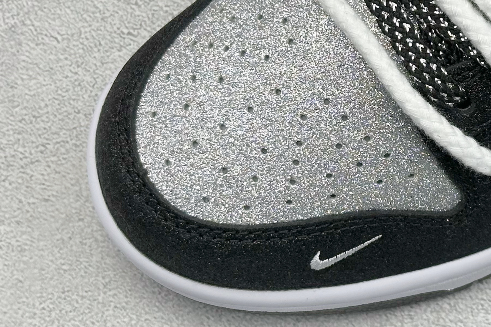 XC版Nike SB Dunk Low x GUCCI 黑银白小钩绑带 SJ2068-268