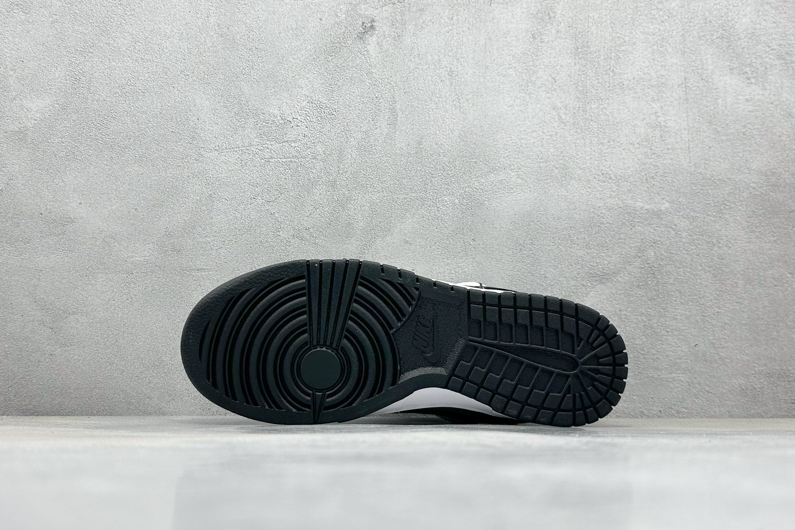 XC版Nike SB Dunk Low x GUCCI 黑银白小钩绑带 SJ2068-268