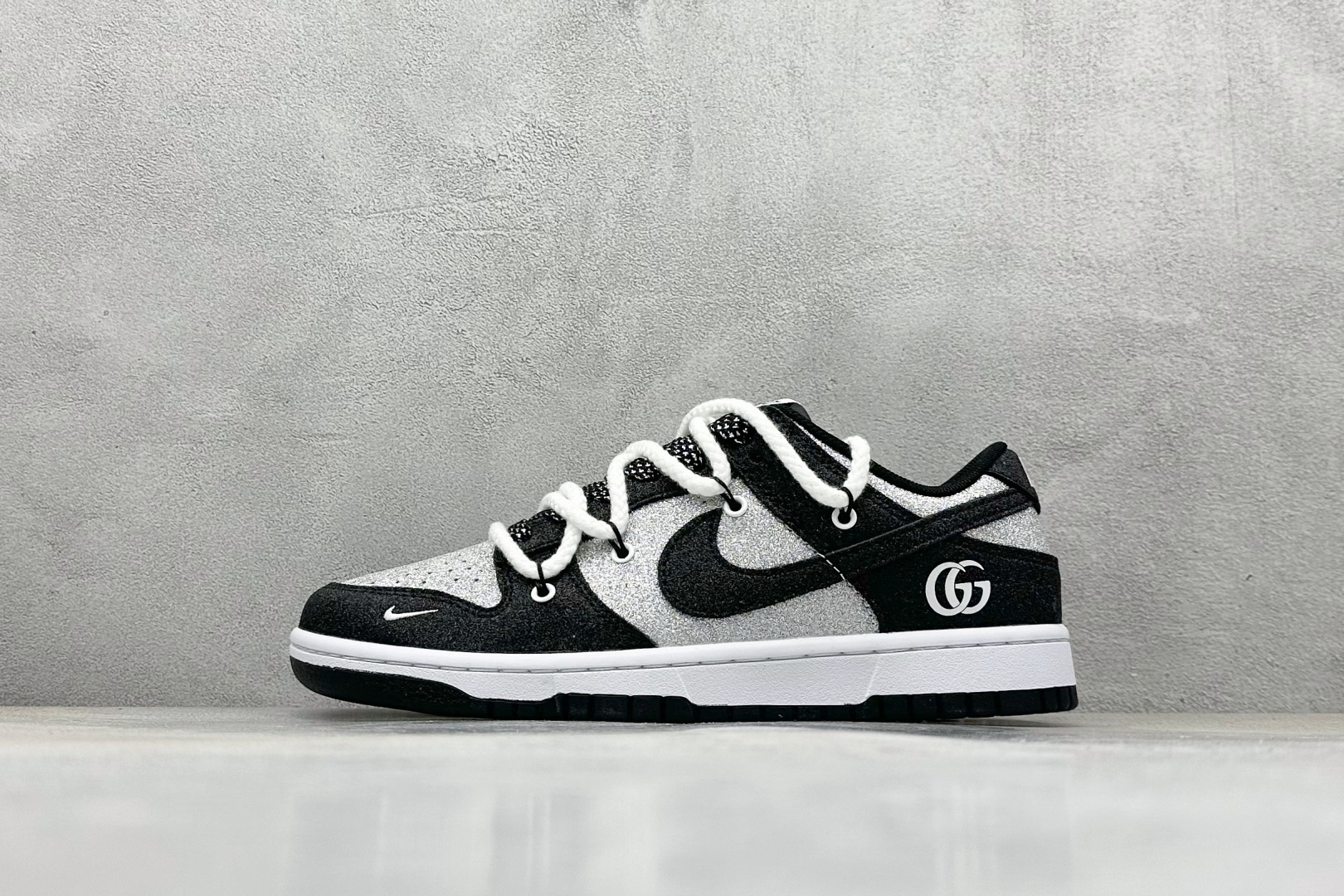 XC版Nike SB Dunk Low x GUCCI 黑银白小钩绑带 SJ2068-268
