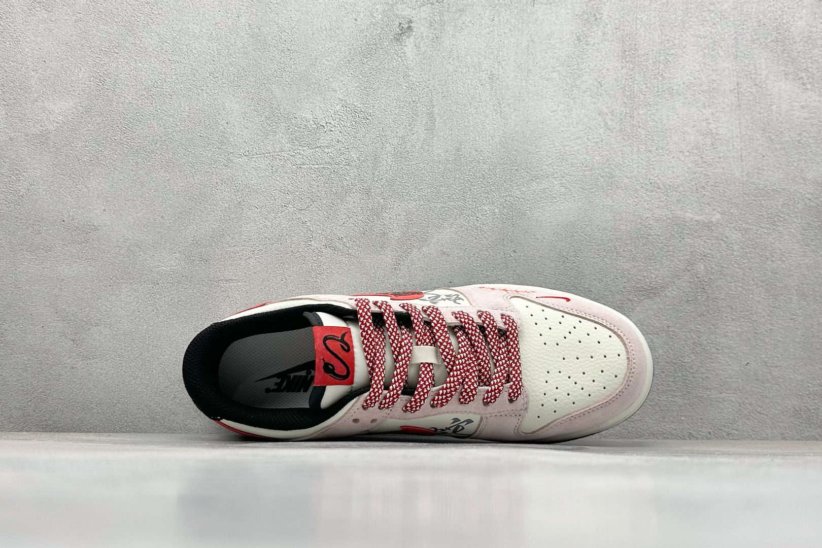 XC版Nk SB Dunk Low 蛇年系列 猪八红勾 低帮休闲板鞋 DJ2024-106-莆田鞋,莆田鞋货源,高仿鞋,高仿鞋货源,安福档口,莆田高仿鞋,莆田鞋批发,高仿鞋批发,莆田高仿运动鞋,高仿运动鞋,莆田运动鞋 XC版Nk SB Dunk Low 蛇年系列 猪八红勾 低帮休闲板鞋 DJ2024-106