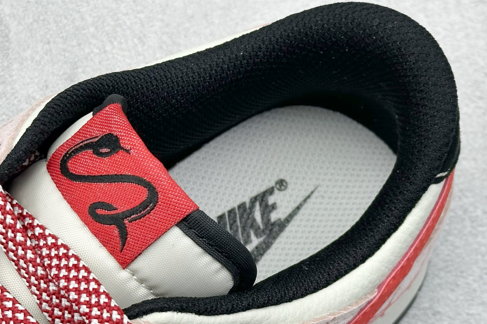 XC版Nk SB Dunk Low 蛇年系列 猪八红勾 低帮休闲板鞋 DJ2024-106-莆田鞋,莆田鞋货源,高仿鞋,高仿鞋货源,安福档口,莆田高仿鞋,莆田鞋批发,高仿鞋批发,莆田高仿运动鞋,高仿运动鞋,莆田运动鞋 XC版Nk SB Dunk Low 蛇年系列 猪八红勾 低帮休闲板鞋 DJ2024-106