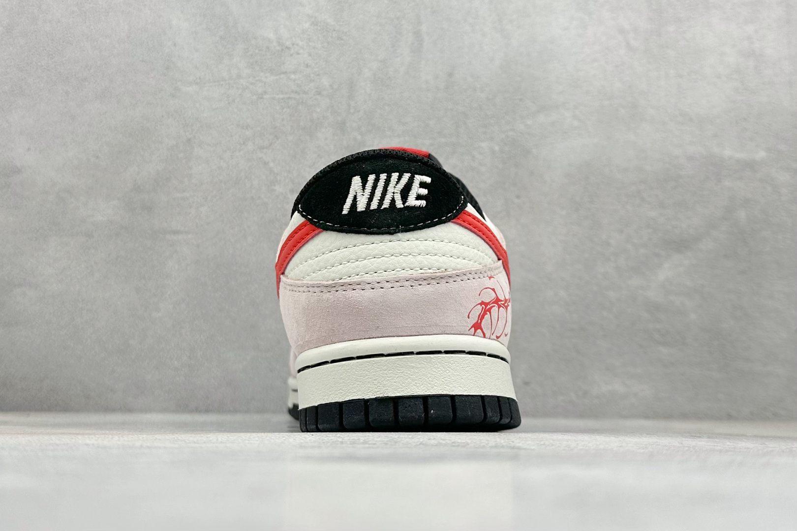 XC版Nk SB Dunk Low 蛇年系列 猪八红勾 低帮休闲板鞋 DJ2024-106-莆田鞋,莆田鞋货源,高仿鞋,高仿鞋货源,安福档口,莆田高仿鞋,莆田鞋批发,高仿鞋批发,莆田高仿运动鞋,高仿运动鞋,莆田运动鞋 XC版Nk SB Dunk Low 蛇年系列 猪八红勾 低帮休闲板鞋 DJ2024-106