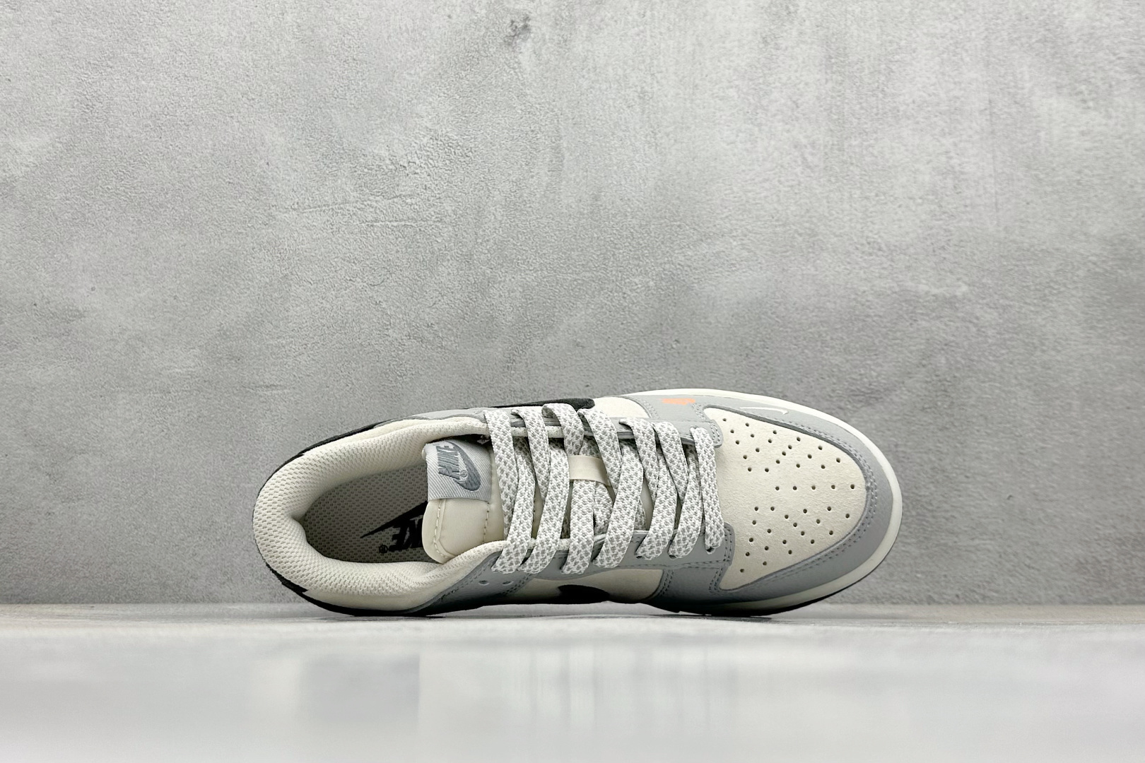 XC版Nk SB Dunk Low 斯图西联名 刺绣黑勾 周年高端定制 低帮休闲板鞋 DJ2024-095-莆田鞋,莆田鞋货源,高仿鞋,高仿鞋货源,安福档口,莆田高仿鞋,莆田鞋批发,高仿鞋批发,莆田高仿运动鞋,高仿运动鞋,莆田运动鞋 XC版Nk SB Dunk Low 斯图西联名 刺绣黑勾 周年高端定制 低帮休闲板鞋 DJ2024-095