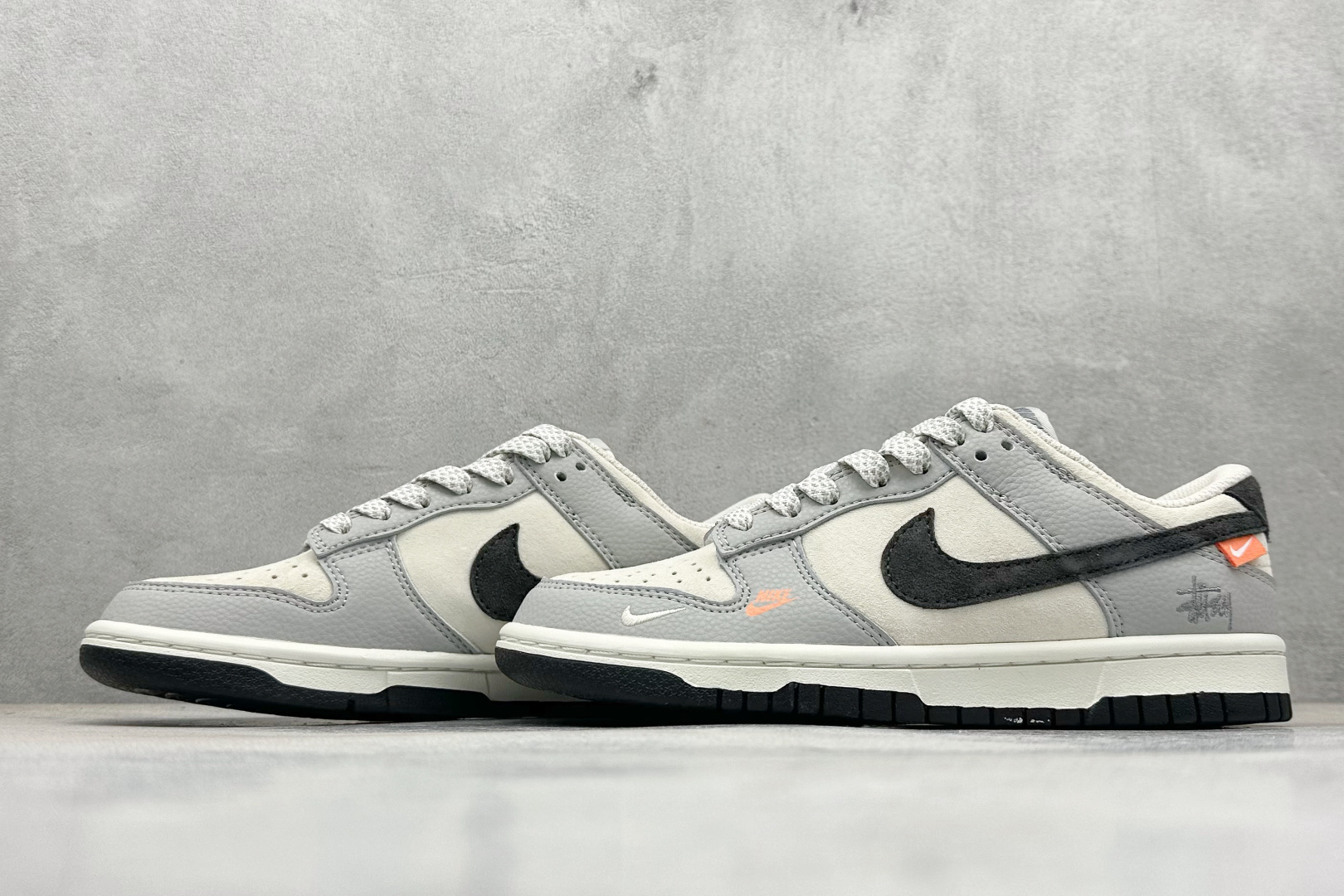 XC版Nk SB Dunk Low 斯图西联名 刺绣黑勾 周年高端定制 低帮休闲板鞋 DJ2024-095-莆田鞋,莆田鞋货源,高仿鞋,高仿鞋货源,安福档口,莆田高仿鞋,莆田鞋批发,高仿鞋批发,莆田高仿运动鞋,高仿运动鞋,莆田运动鞋 XC版Nk SB Dunk Low 斯图西联名 刺绣黑勾 周年高端定制 低帮休闲板鞋 DJ2024-095