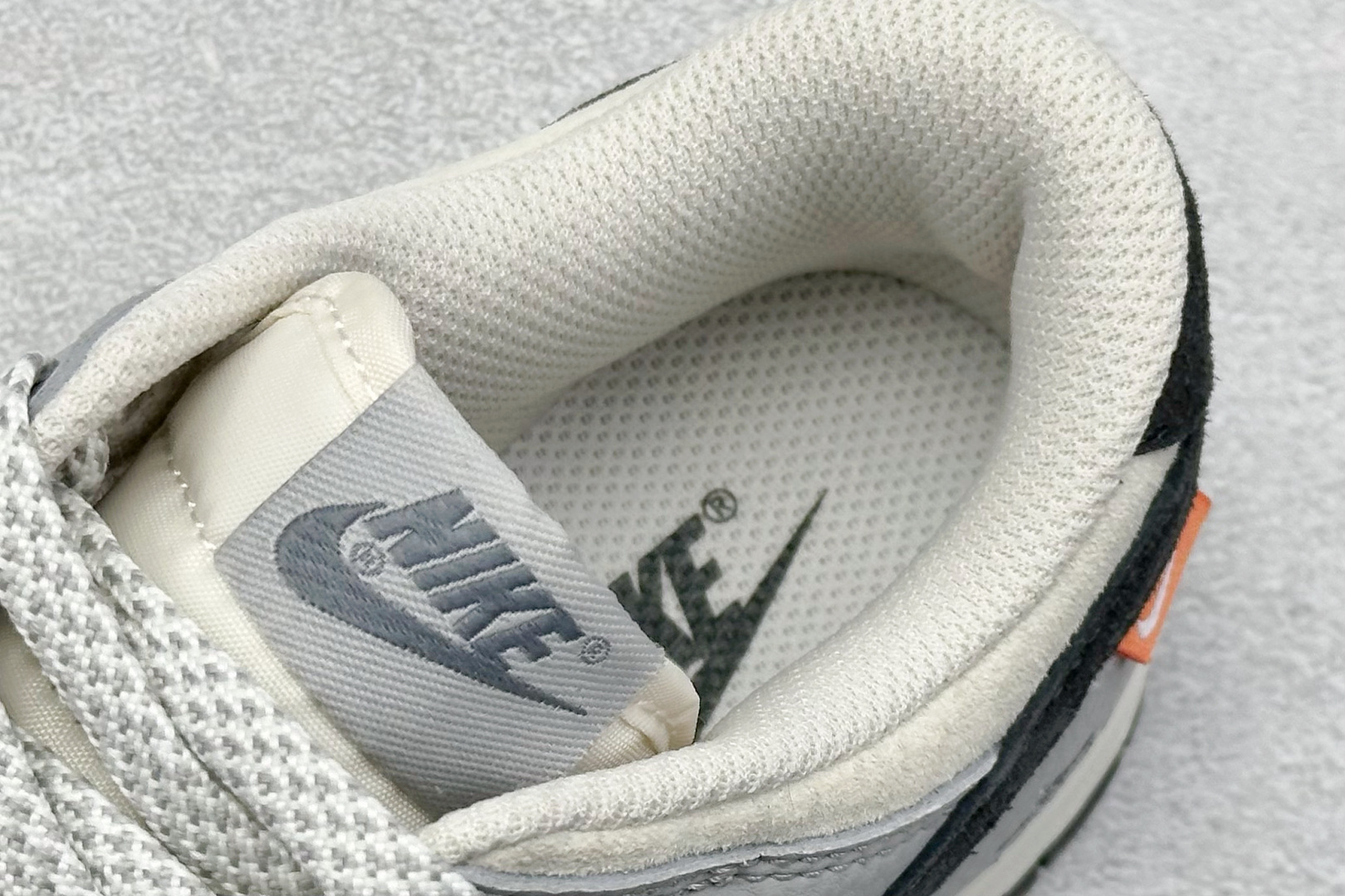 XC版Nk SB Dunk Low 斯图西联名 刺绣黑勾 周年高端定制 低帮休闲板鞋 DJ2024-095-莆田鞋,莆田鞋货源,高仿鞋,高仿鞋货源,安福档口,莆田高仿鞋,莆田鞋批发,高仿鞋批发,莆田高仿运动鞋,高仿运动鞋,莆田运动鞋 XC版Nk SB Dunk Low 斯图西联名 刺绣黑勾 周年高端定制 低帮休闲板鞋 DJ2024-095