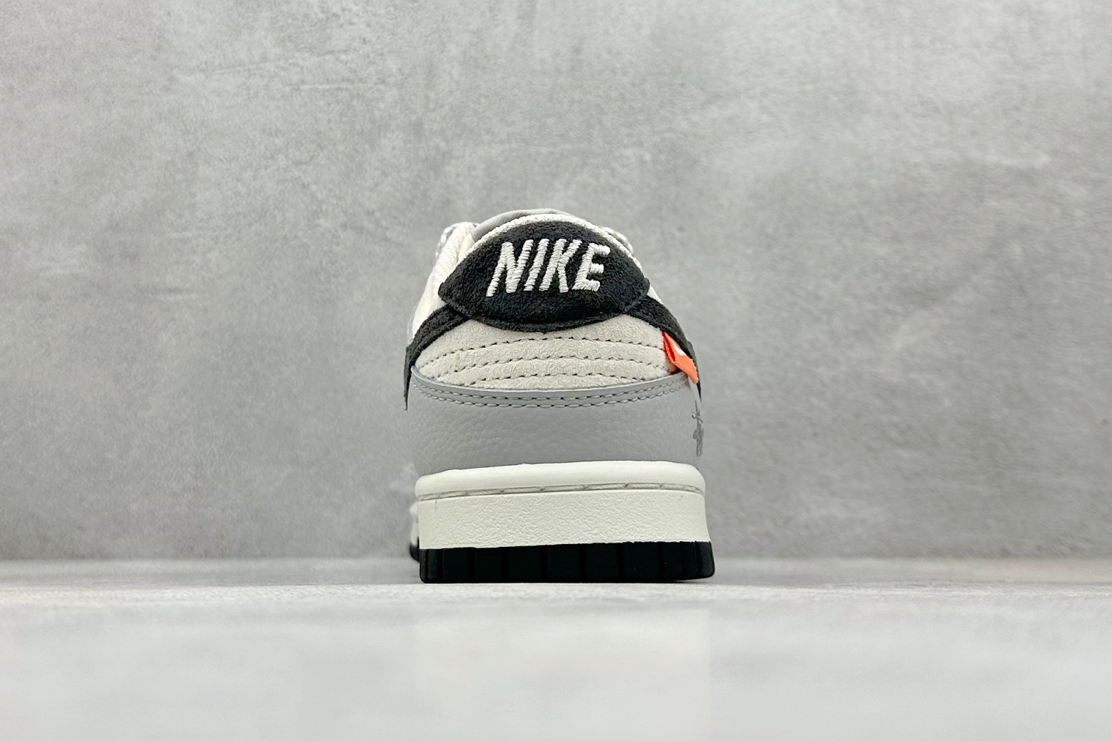 XC版Nk SB Dunk Low 斯图西联名 刺绣黑勾 周年高端定制 低帮休闲板鞋 DJ2024-095-莆田鞋,莆田鞋货源,高仿鞋,高仿鞋货源,安福档口,莆田高仿鞋,莆田鞋批发,高仿鞋批发,莆田高仿运动鞋,高仿运动鞋,莆田运动鞋 XC版Nk SB Dunk Low 斯图西联名 刺绣黑勾 周年高端定制 低帮休闲板鞋 DJ2024-095