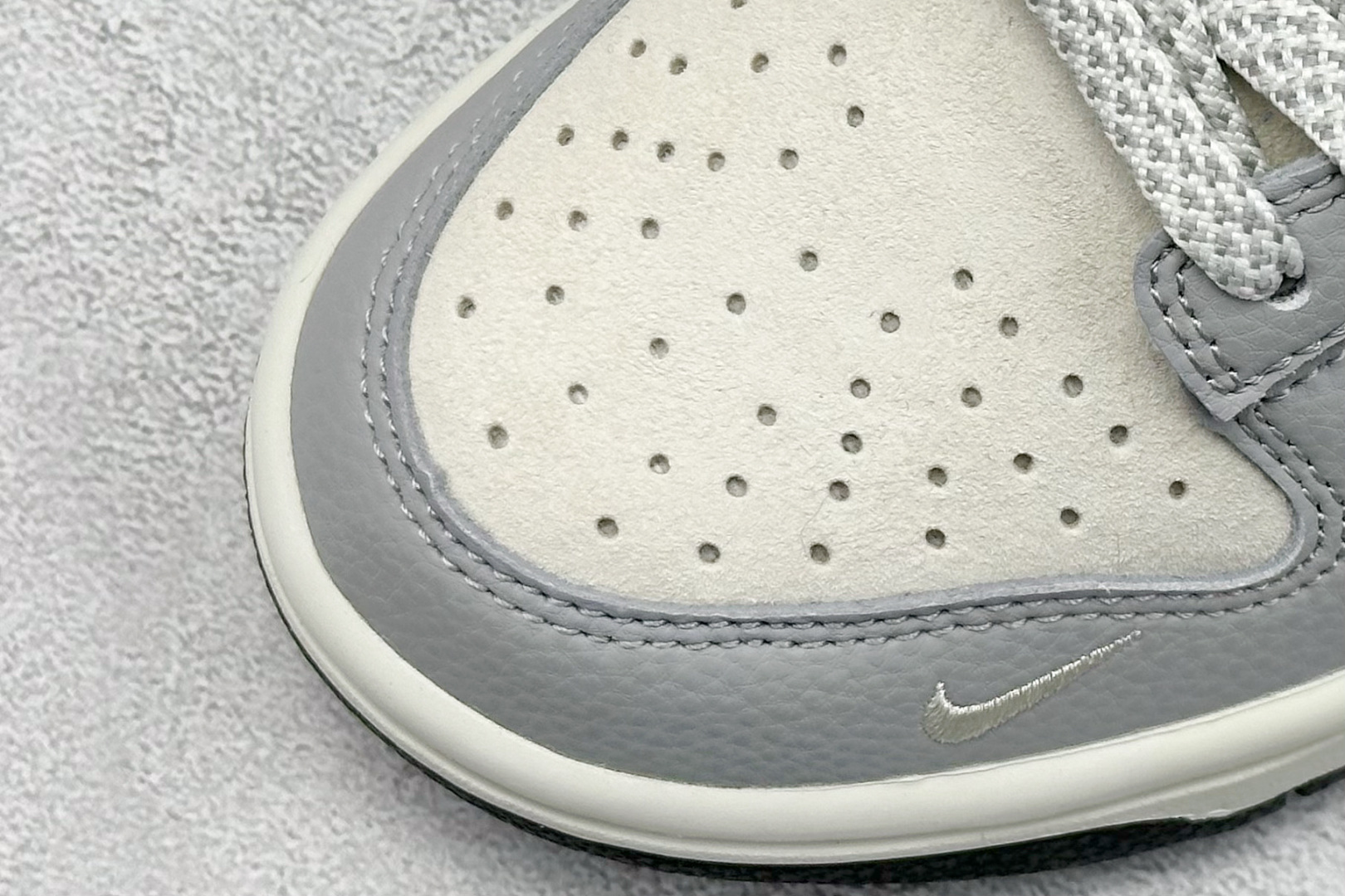 XC版Nk SB Dunk Low 斯图西联名 刺绣黑勾 周年高端定制 低帮休闲板鞋 DJ2024-095-莆田鞋,莆田鞋货源,高仿鞋,高仿鞋货源,安福档口,莆田高仿鞋,莆田鞋批发,高仿鞋批发,莆田高仿运动鞋,高仿运动鞋,莆田运动鞋 XC版Nk SB Dunk Low 斯图西联名 刺绣黑勾 周年高端定制 低帮休闲板鞋 DJ2024-095