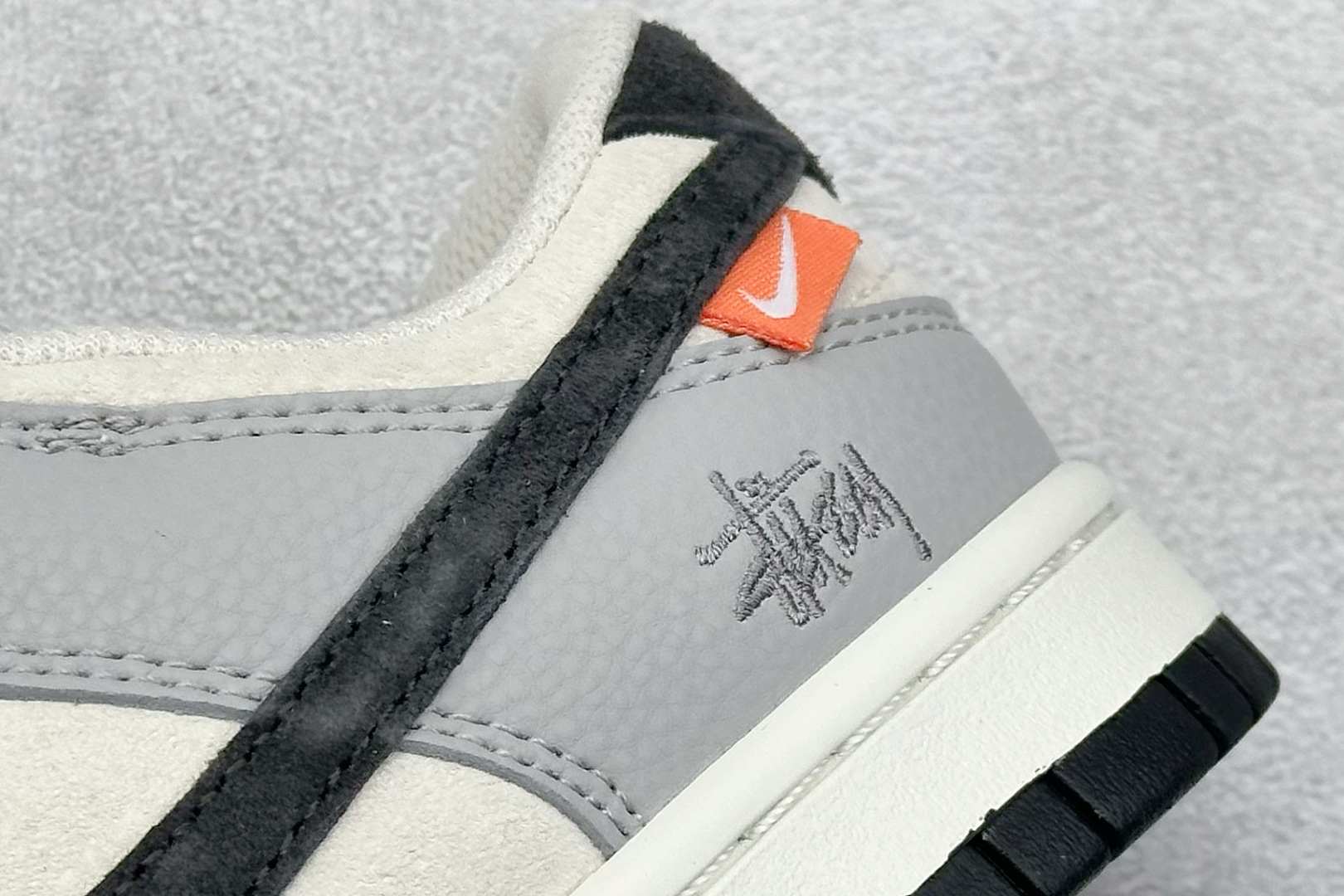 XC版Nk SB Dunk Low 斯图西联名 刺绣黑勾 周年高端定制 低帮休闲板鞋 DJ2024-095-莆田鞋,莆田鞋货源,高仿鞋,高仿鞋货源,安福档口,莆田高仿鞋,莆田鞋批发,高仿鞋批发,莆田高仿运动鞋,高仿运动鞋,莆田运动鞋 XC版Nk SB Dunk Low 斯图西联名 刺绣黑勾 周年高端定制 低帮休闲板鞋 DJ2024-095