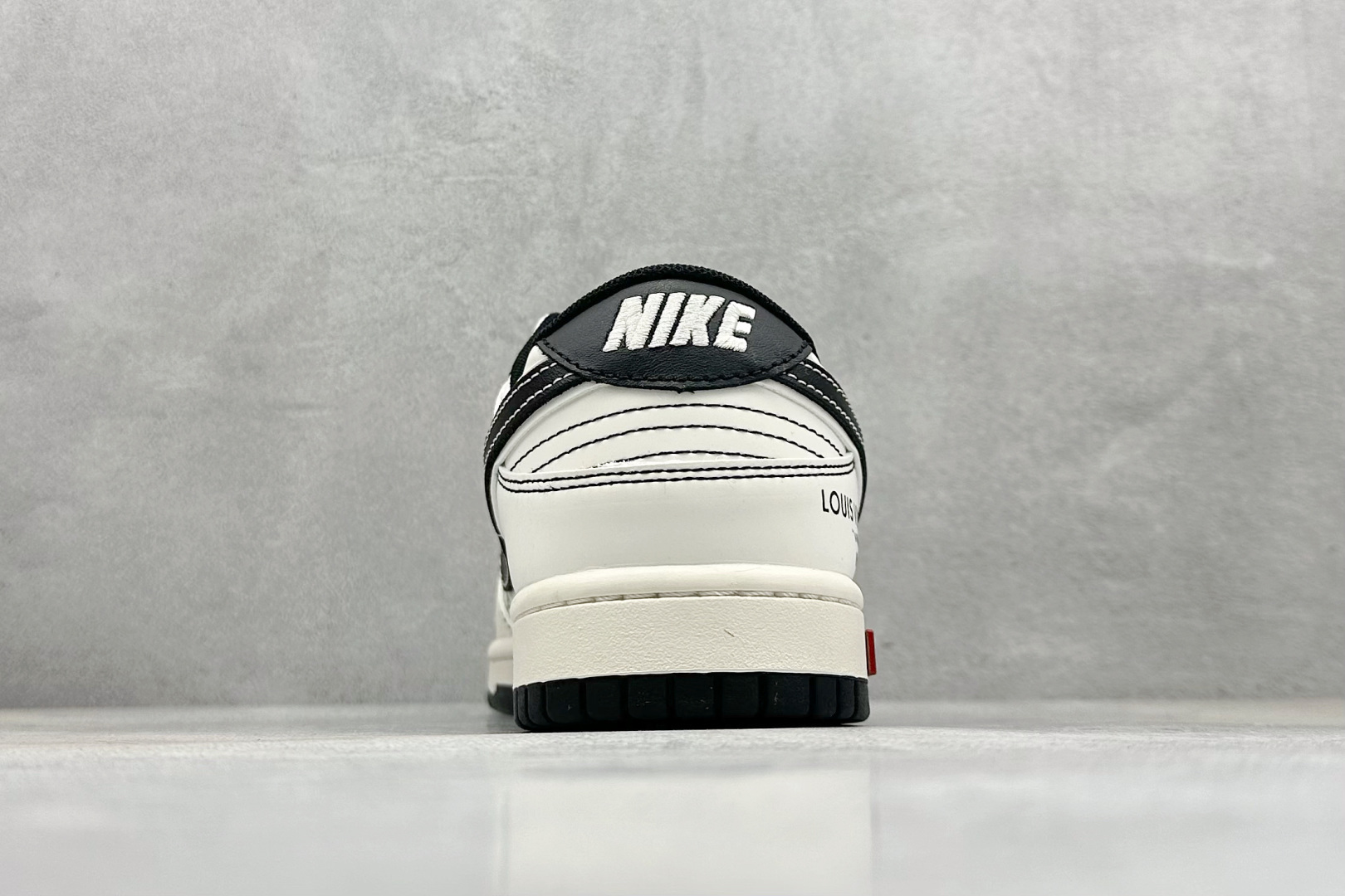 XC版Nike SB Dunk Low 联名 黑勾 周年高端定制 低帮休闲板鞋 YX5066-359-莆田鞋,莆田鞋货源,高仿鞋,高仿鞋货源,安福档口,莆田高仿鞋,莆田鞋批发,高仿鞋批发,莆田高仿运动鞋,高仿运动鞋,莆田运动鞋 XC版Nike SB Dunk Low 联名 黑勾 周年高端定制 低帮休闲板鞋 YX5066-359