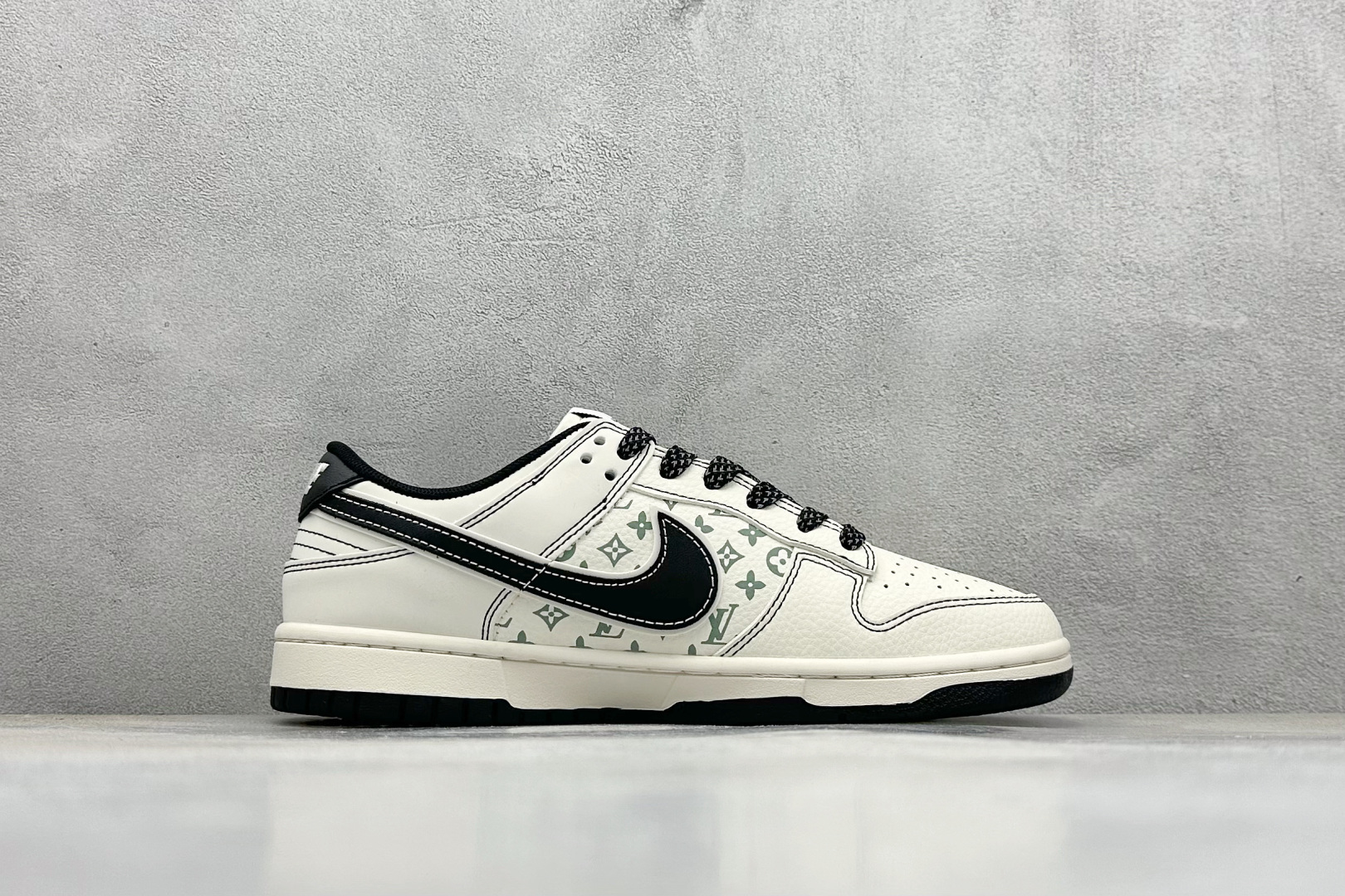 XC版Nike SB Dunk Low 联名 黑勾 周年高端定制 低帮休闲板鞋 YX5066-359-莆田鞋,莆田鞋货源,高仿鞋,高仿鞋货源,安福档口,莆田高仿鞋,莆田鞋批发,高仿鞋批发,莆田高仿运动鞋,高仿运动鞋,莆田运动鞋 XC版Nike SB Dunk Low 联名 黑勾 周年高端定制 低帮休闲板鞋 YX5066-359