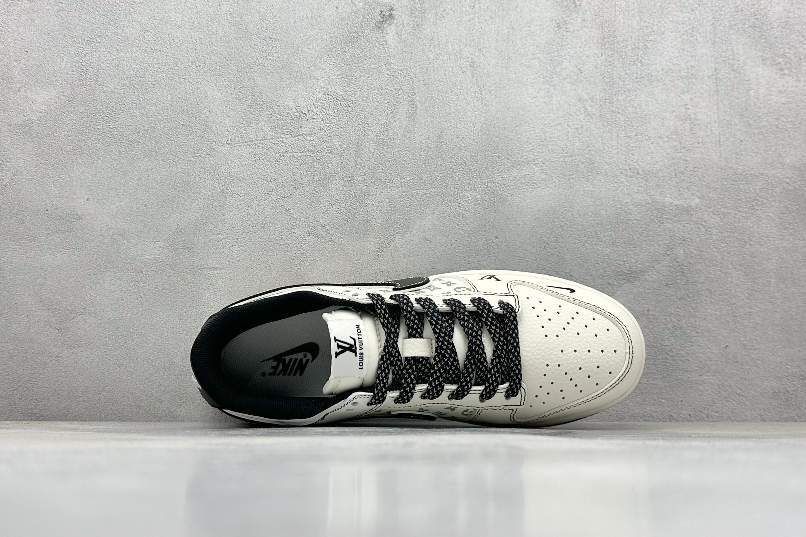 XC版Nike SB Dunk Low 联名 黑勾 周年高端定制 低帮休闲板鞋 YX5066-359-莆田鞋,莆田鞋货源,高仿鞋,高仿鞋货源,安福档口,莆田高仿鞋,莆田鞋批发,高仿鞋批发,莆田高仿运动鞋,高仿运动鞋,莆田运动鞋 XC版Nike SB Dunk Low 联名 黑勾 周年高端定制 低帮休闲板鞋 YX5066-359