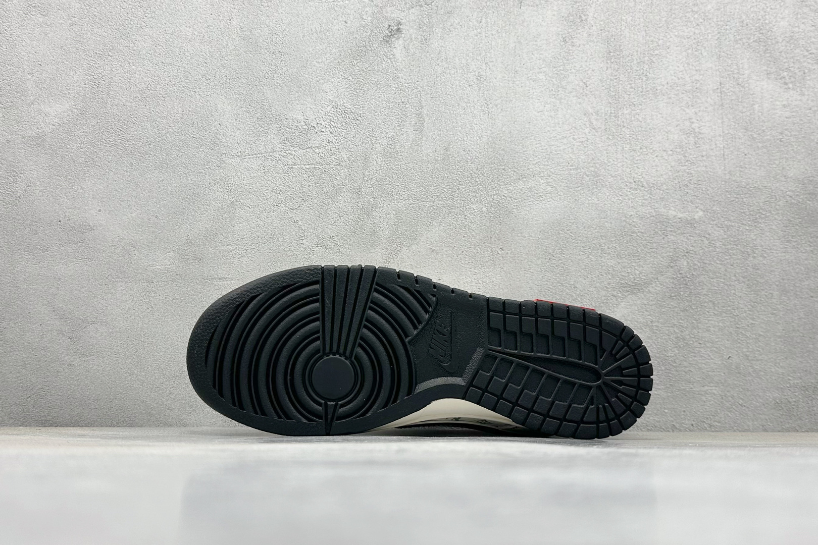 XC版Nike SB Dunk Low 联名 黑勾 周年高端定制 低帮休闲板鞋 YX5066-359-莆田鞋,莆田鞋货源,高仿鞋,高仿鞋货源,安福档口,莆田高仿鞋,莆田鞋批发,高仿鞋批发,莆田高仿运动鞋,高仿运动鞋,莆田运动鞋 XC版Nike SB Dunk Low 联名 黑勾 周年高端定制 低帮休闲板鞋 YX5066-359