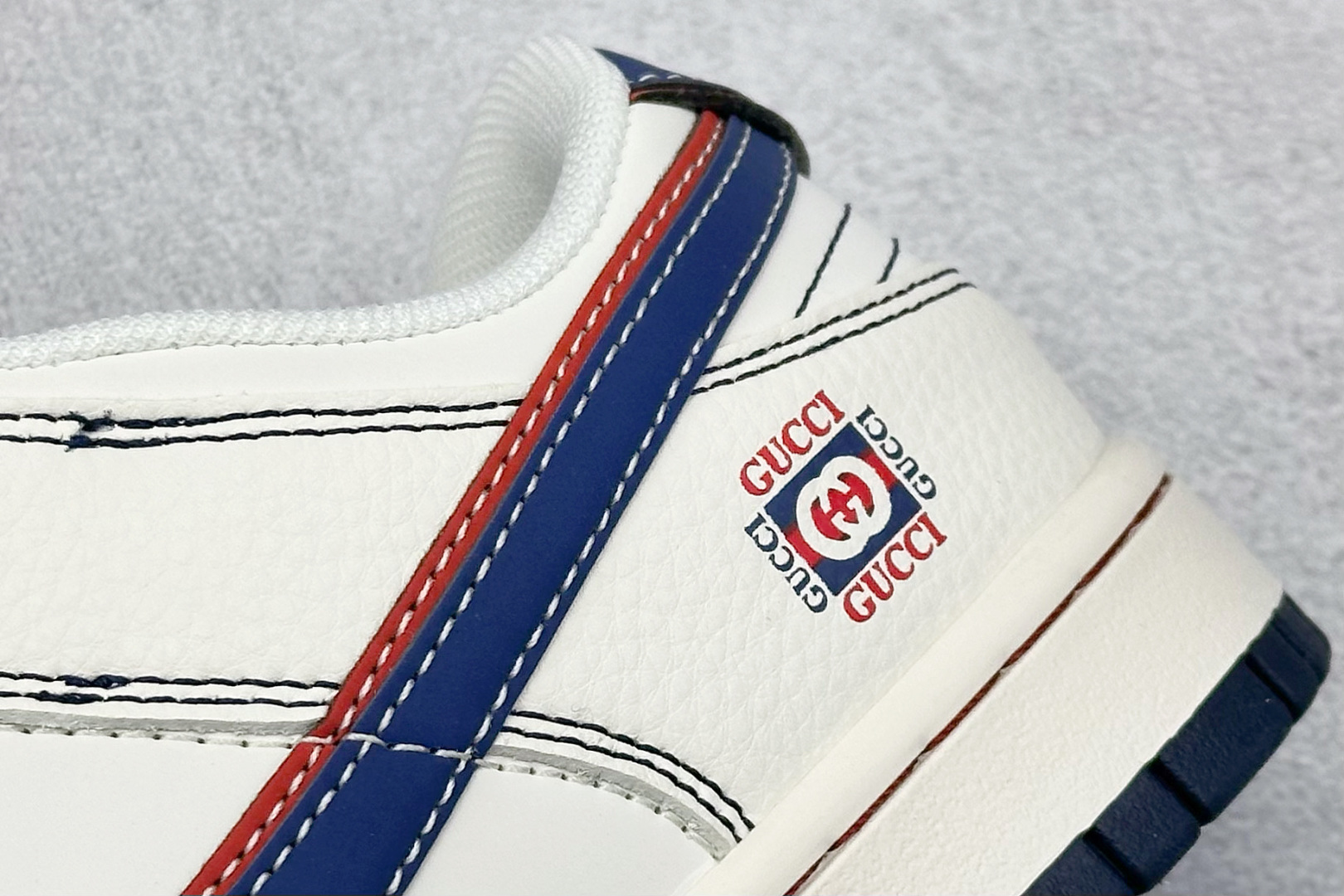 XC版Nike SB Dunk Low 古驰联名 红蓝双勾 低帮休闲板鞋 XS6089-607-莆田鞋,莆田鞋货源,高仿鞋,高仿鞋货源,安福档口,莆田高仿鞋,莆田鞋批发,高仿鞋批发,莆田高仿运动鞋,高仿运动鞋,莆田运动鞋 XC版Nike SB Dunk Low 古驰联名 红蓝双勾 低帮休闲板鞋 XS6089-607