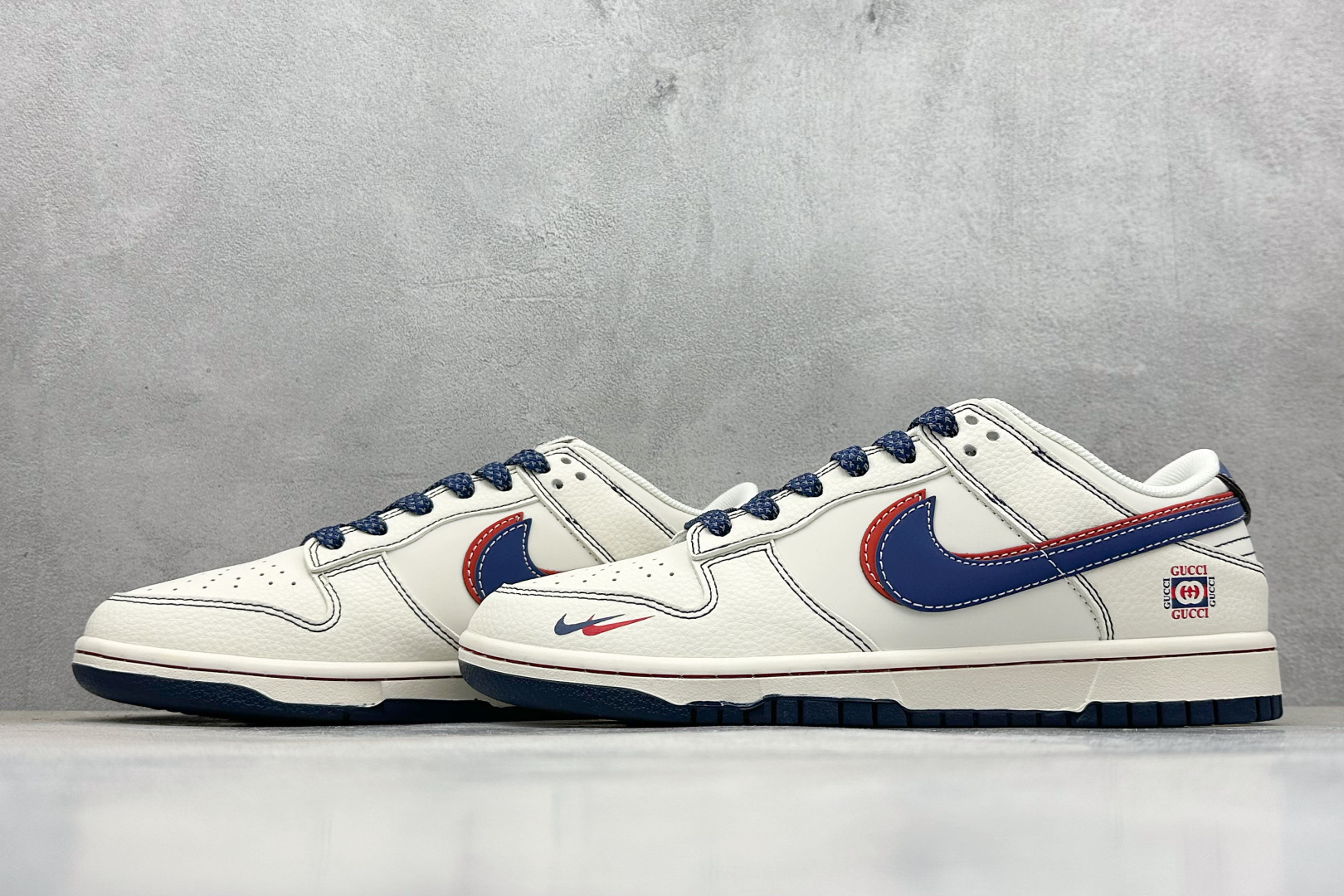XC版Nike SB Dunk Low 古驰联名 红蓝双勾 低帮休闲板鞋 XS6089-607-莆田鞋,莆田鞋货源,高仿鞋,高仿鞋货源,安福档口,莆田高仿鞋,莆田鞋批发,高仿鞋批发,莆田高仿运动鞋,高仿运动鞋,莆田运动鞋 XC版Nike SB Dunk Low 古驰联名 红蓝双勾 低帮休闲板鞋 XS6089-607