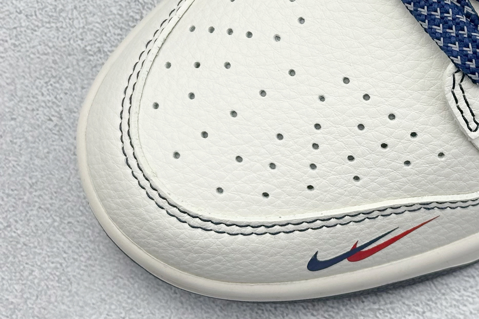 XC版Nike SB Dunk Low 古驰联名 红蓝双勾 低帮休闲板鞋 XS6089-607-莆田鞋,莆田鞋货源,高仿鞋,高仿鞋货源,安福档口,莆田高仿鞋,莆田鞋批发,高仿鞋批发,莆田高仿运动鞋,高仿运动鞋,莆田运动鞋 XC版Nike SB Dunk Low 古驰联名 红蓝双勾 低帮休闲板鞋 XS6089-607