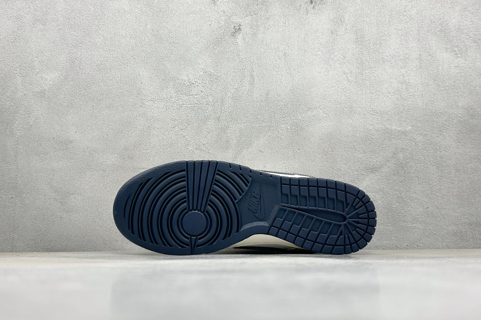 XC版Nike SB Dunk Low 古驰联名 红蓝双勾 低帮休闲板鞋 XS6089-607-莆田鞋,莆田鞋货源,高仿鞋,高仿鞋货源,安福档口,莆田高仿鞋,莆田鞋批发,高仿鞋批发,莆田高仿运动鞋,高仿运动鞋,莆田运动鞋 XC版Nike SB Dunk Low 古驰联名 红蓝双勾 低帮休闲板鞋 XS6089-607