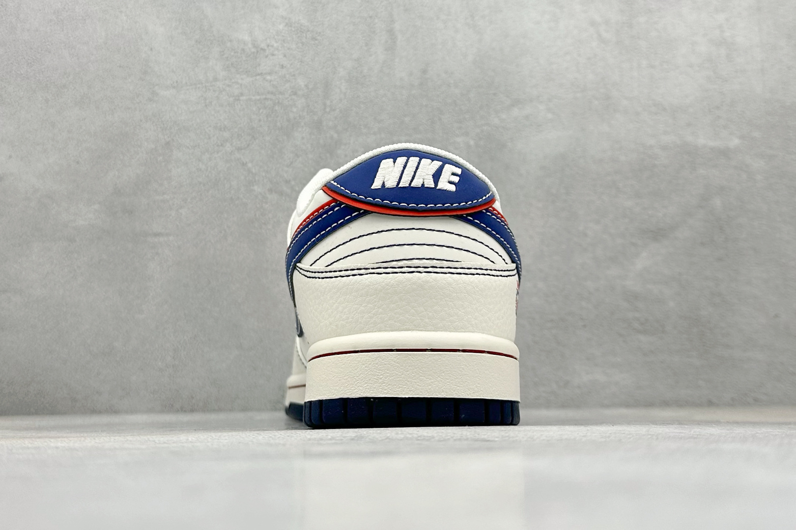 XC版Nike SB Dunk Low 古驰联名 红蓝双勾 低帮休闲板鞋 XS6089-607-莆田鞋,莆田鞋货源,高仿鞋,高仿鞋货源,安福档口,莆田高仿鞋,莆田鞋批发,高仿鞋批发,莆田高仿运动鞋,高仿运动鞋,莆田运动鞋 XC版Nike SB Dunk Low 古驰联名 红蓝双勾 低帮休闲板鞋 XS6089-607