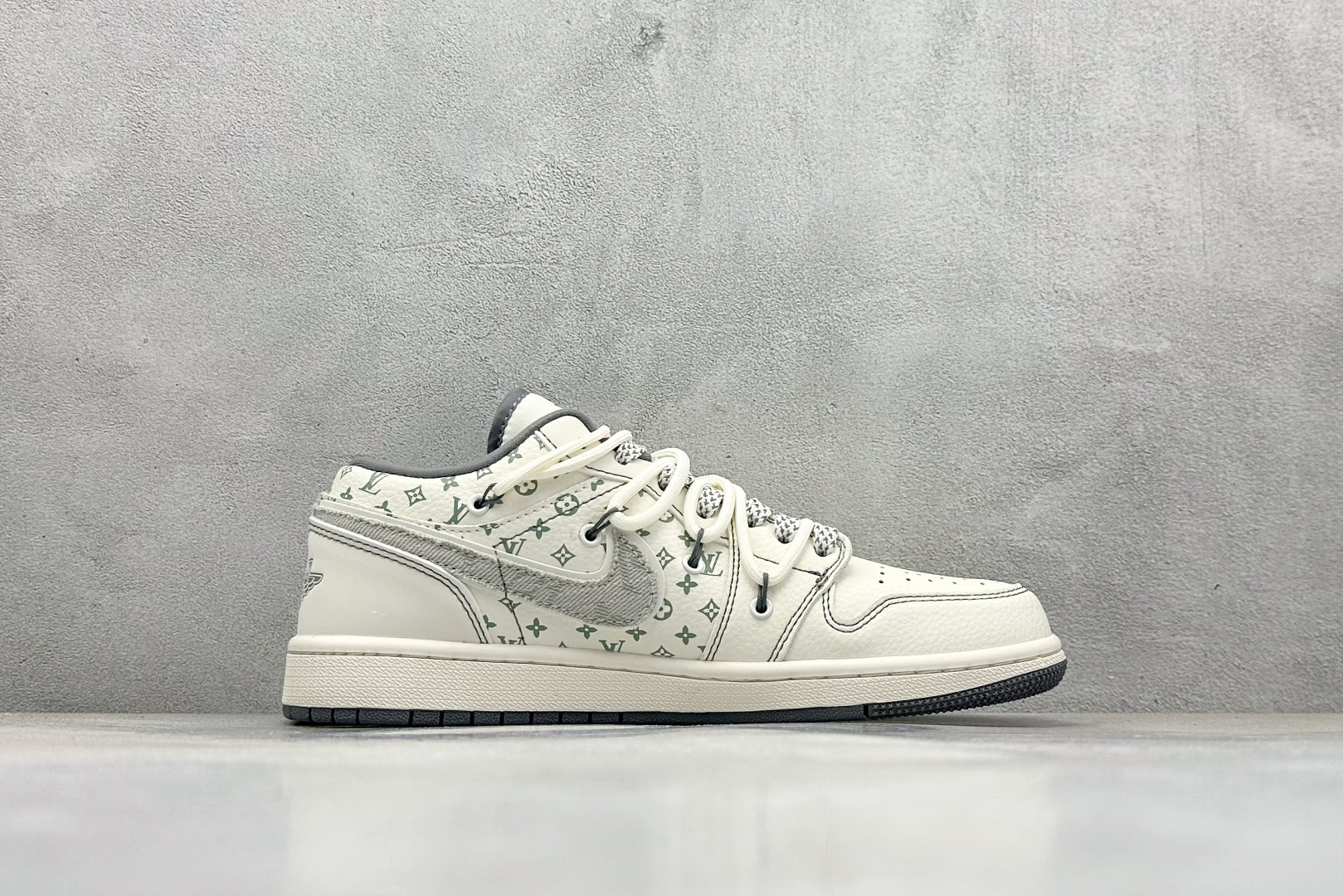 XC版Air Jordan 1 Low AJ1 乔1 LV联名 灰布勾抽绳 高端定制 低帮复古篮球鞋 YX5066-357-莆田鞋,莆田鞋货源,高仿鞋,高仿鞋货源,安福档口,莆田高仿鞋,莆田鞋批发,高仿鞋批发,莆田高仿运动鞋,高仿运动鞋,莆田运动鞋 XC版Air Jordan 1 Low AJ1 乔1 LV联名 灰布勾抽绳 高端定制 低帮复古篮球鞋 YX5066-357