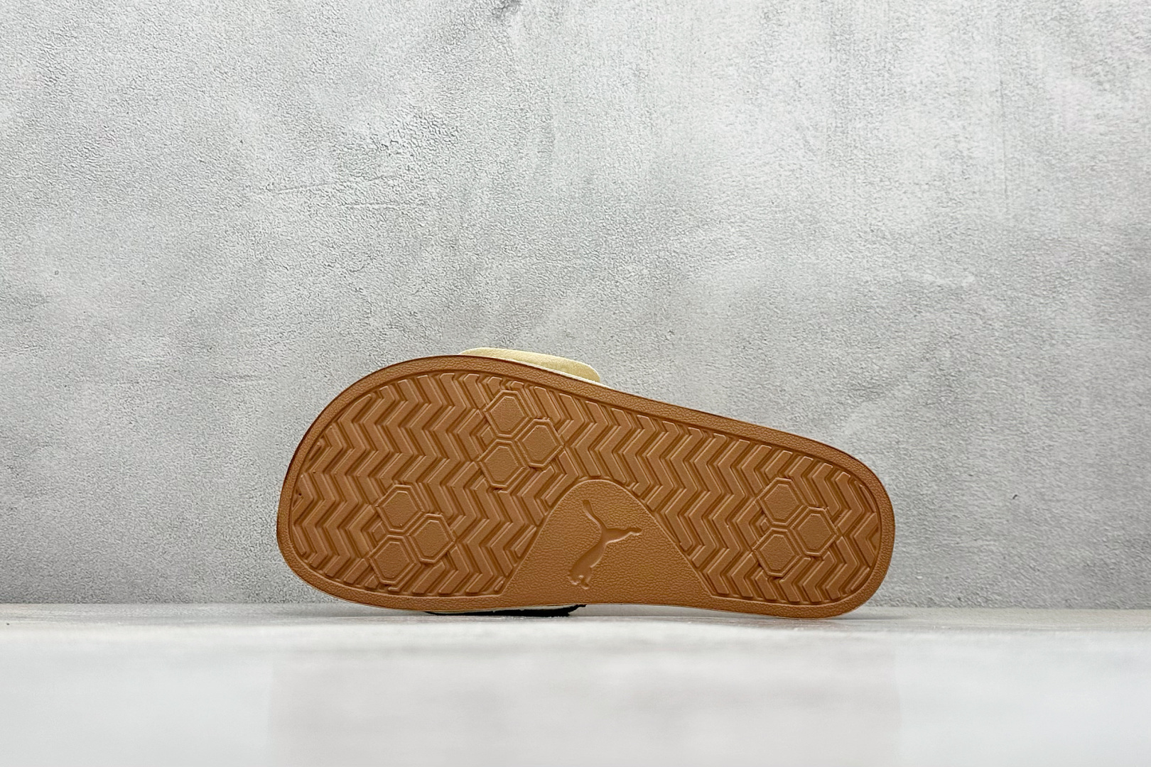 110 PUMA Leadcat 2.0 Palermo Foil 彪马舒适透气 橡胶底拖鞋 399041-01-Chinese UA Cheap High Quatity Brand Clothes Bags handbags Sneakers wholesale wholesaler seller from China Factory suppliers Fashion Clothing Shoes best Quality Beautiful Price 110 PUMA Leadcat 2.0 Palermo Foil 彪马舒适透气 橡胶底拖鞋 399041-01