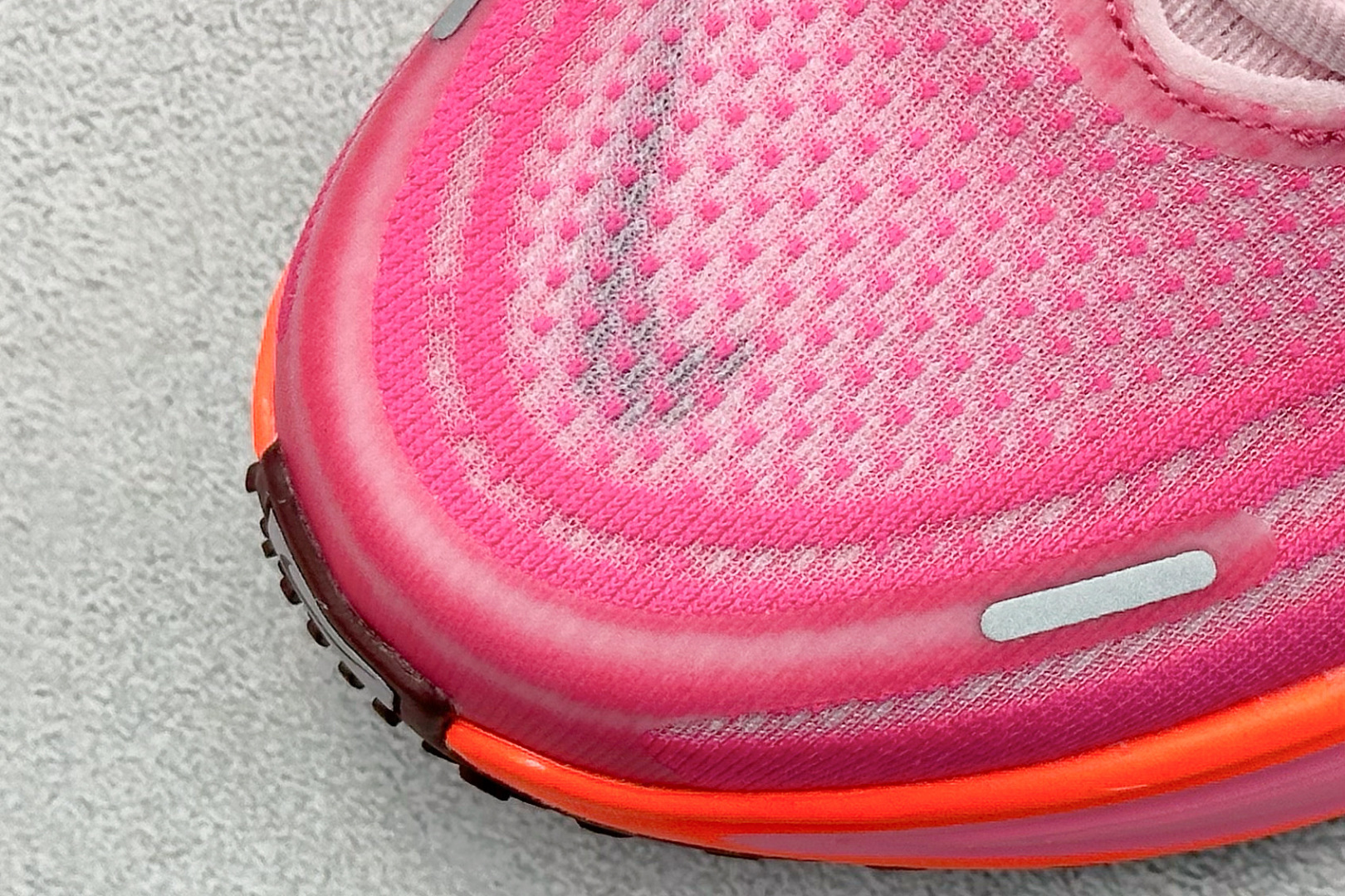 210 Nike VOMERO PLUS 轻盈跑鞋 版本 舒适百搭防滑耐磨 低帮 休闲跑步鞋 HV8154-604-Chinese UA Cheap High Quatity Brand Clothes Bags handbags Sneakers wholesale wholesaler seller from China Factory suppliers Fashion Clothing Shoes best Quality Beautiful Price 210 Nike VOMERO PLUS 轻盈跑鞋 版本 舒适百搭防滑耐磨 低帮 休闲跑步鞋 HV8154-604