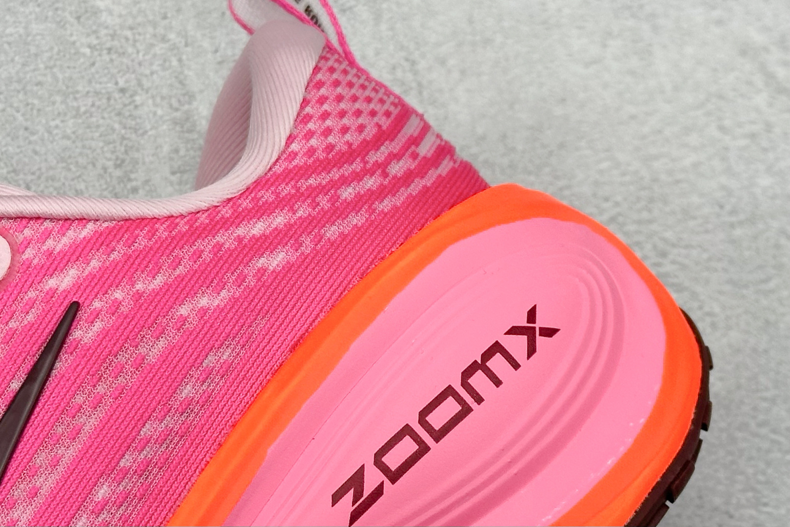 210 Nike VOMERO PLUS 轻盈跑鞋 版本 舒适百搭防滑耐磨 低帮 休闲跑步鞋 HV8154-604-Chinese UA Cheap High Quatity Brand Clothes Bags handbags Sneakers wholesale wholesaler seller from China Factory suppliers Fashion Clothing Shoes best Quality Beautiful Price 210 Nike VOMERO PLUS 轻盈跑鞋 版本 舒适百搭防滑耐磨 低帮 休闲跑步鞋 HV8154-604