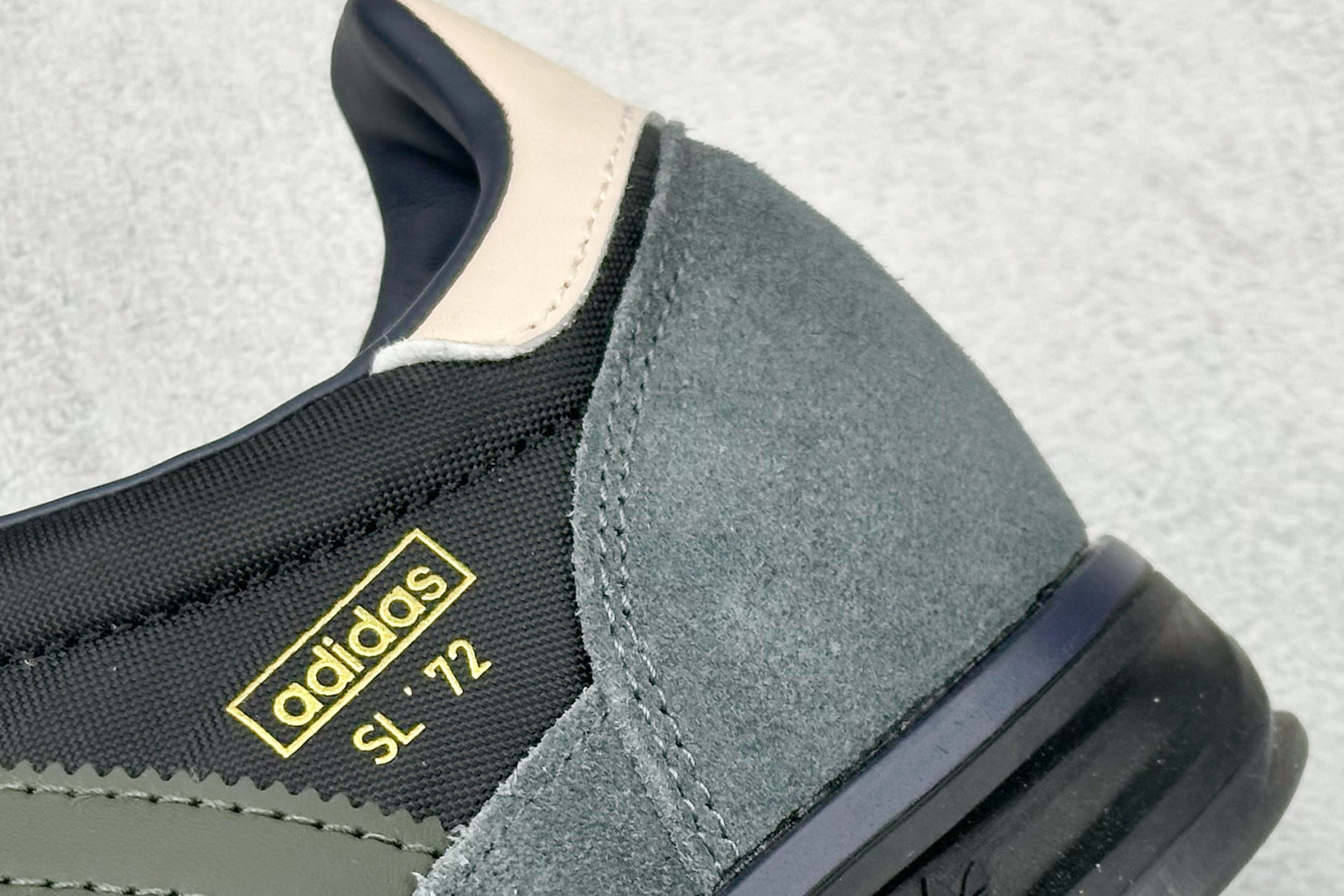 180 AD Original SL 72 RS 经典复古轻便休闲运动慢跑鞋 IG4646-Chinese UA Cheap High Quatity Brand Clothes Bags handbags Sneakers wholesale wholesaler seller from China Factory suppliers Fashion Clothing Shoes best Quality Beautiful Price 180 AD Original SL 72 RS 经典复古轻便休闲运动慢跑鞋 IG4646