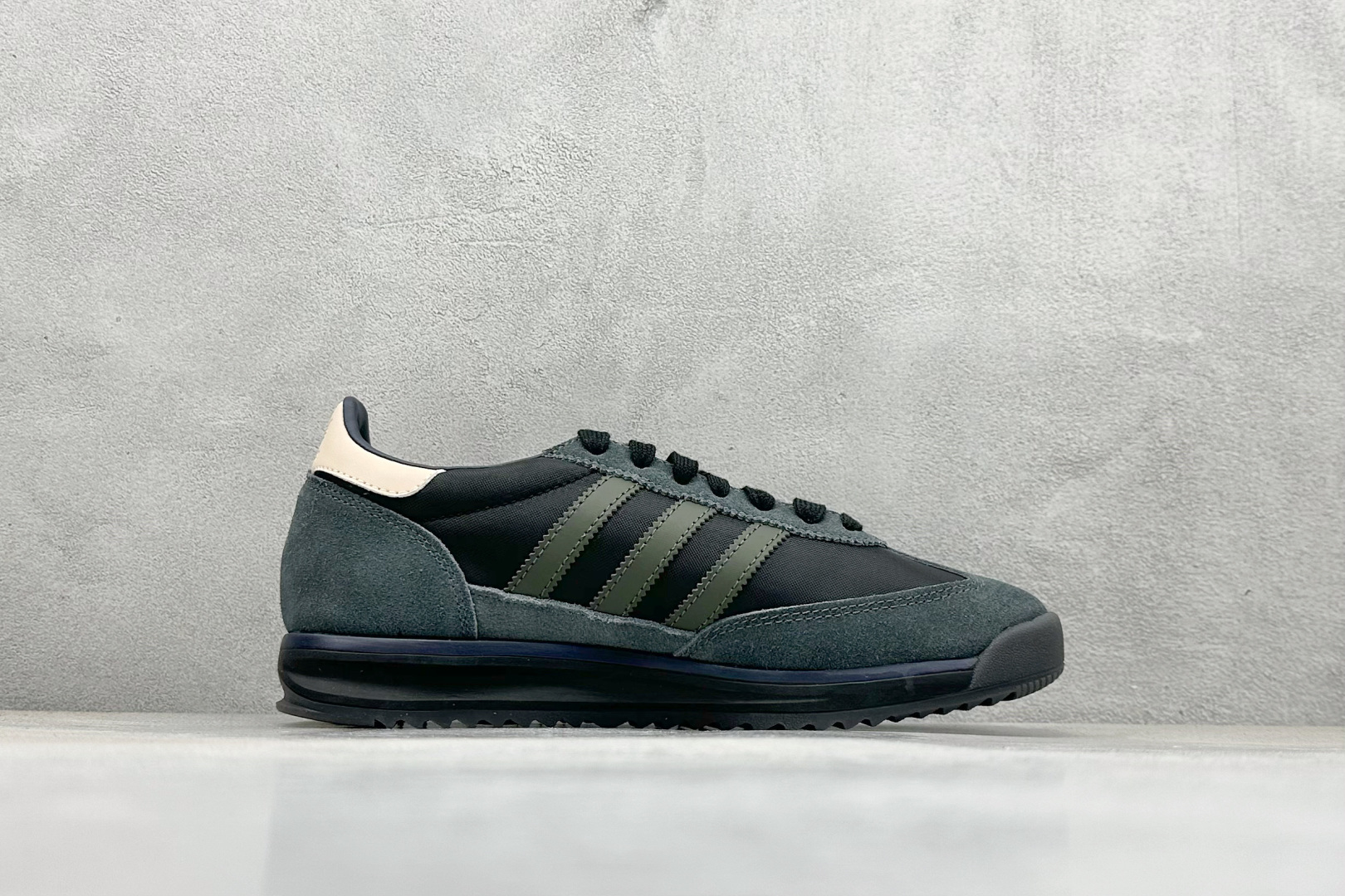 180 AD Original SL 72 RS 经典复古轻便休闲运动慢跑鞋 IG4646-Chinese UA Cheap High Quatity Brand Clothes Bags handbags Sneakers wholesale wholesaler seller from China Factory suppliers Fashion Clothing Shoes best Quality Beautiful Price 180 AD Original SL 72 RS 经典复古轻便休闲运动慢跑鞋 IG4646