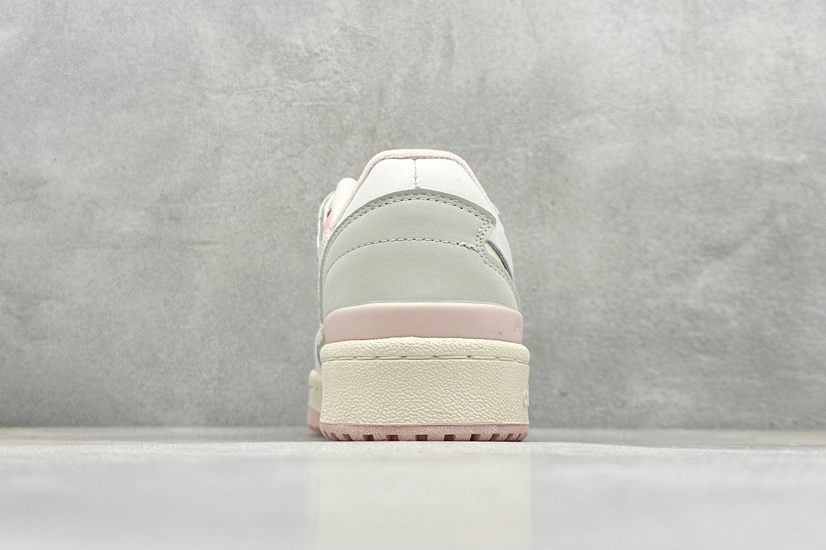 220 Adidas Forum Low CL 潮流休闲运动板鞋 以复古篮球鞋 JR8032-Chinese UA Cheap High Quatity Brand Clothes Bags handbags Sneakers wholesale wholesaler seller from China Factory suppliers Fashion Clothing Shoes best Quality Beautiful Price 220 Adidas Forum Low CL 潮流休闲运动板鞋 以复古篮球鞋 JR8032