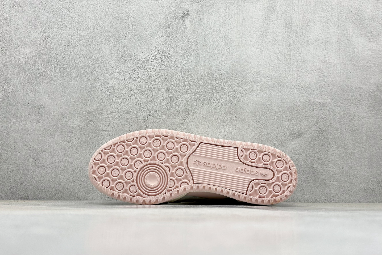 220 Adidas Forum Low CL 潮流休闲运动板鞋 以复古篮球鞋 JR8032-Chinese UA Cheap High Quatity Brand Clothes Bags handbags Sneakers wholesale wholesaler seller from China Factory suppliers Fashion Clothing Shoes best Quality Beautiful Price 220 Adidas Forum Low CL 潮流休闲运动板鞋 以复古篮球鞋 JR8032