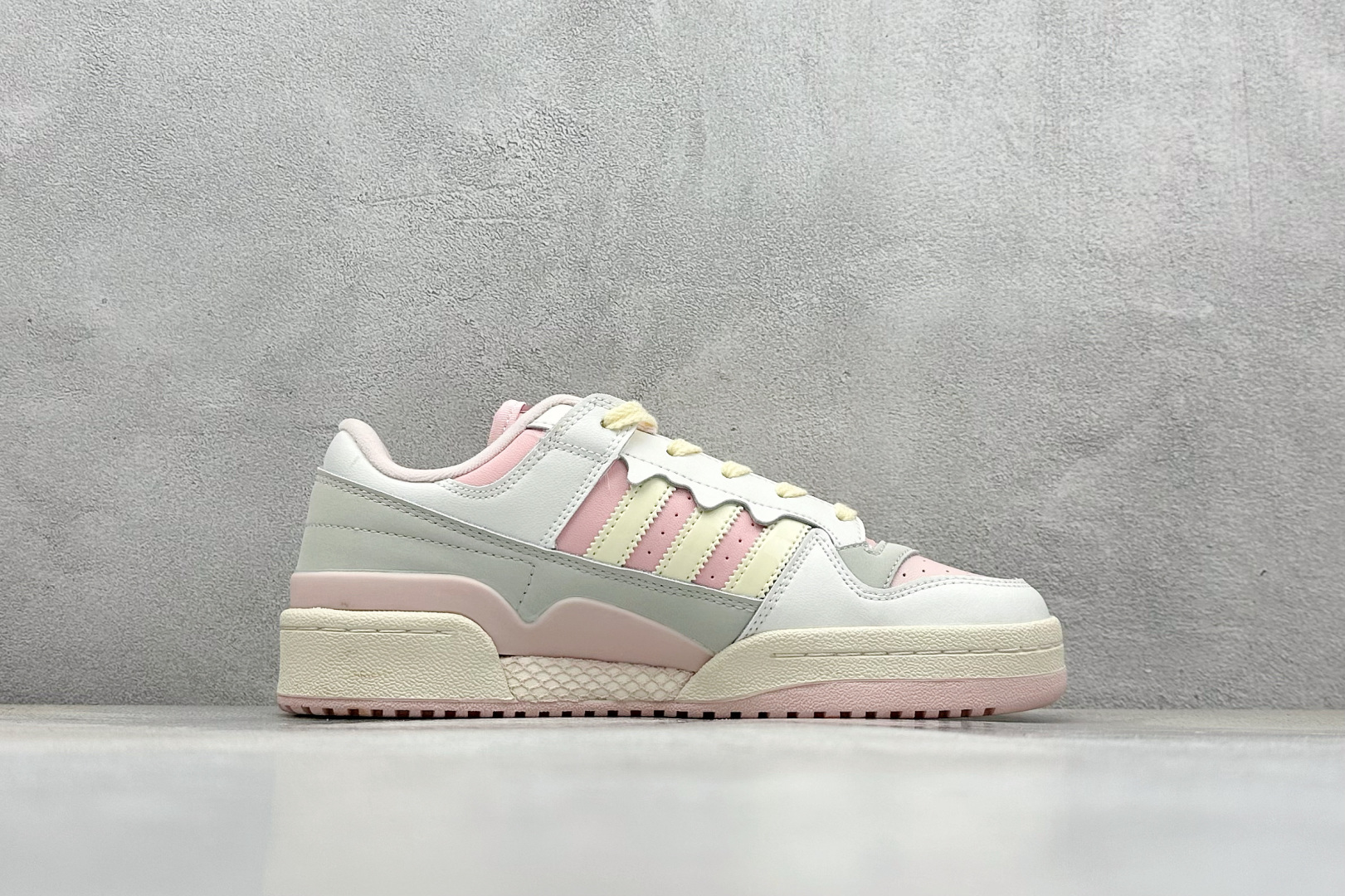 220 Adidas Forum Low CL 潮流休闲运动板鞋 以复古篮球鞋 JR8032-Chinese UA Cheap High Quatity Brand Clothes Bags handbags Sneakers wholesale wholesaler seller from China Factory suppliers Fashion Clothing Shoes best Quality Beautiful Price 220 Adidas Forum Low CL 潮流休闲运动板鞋 以复古篮球鞋 JR8032