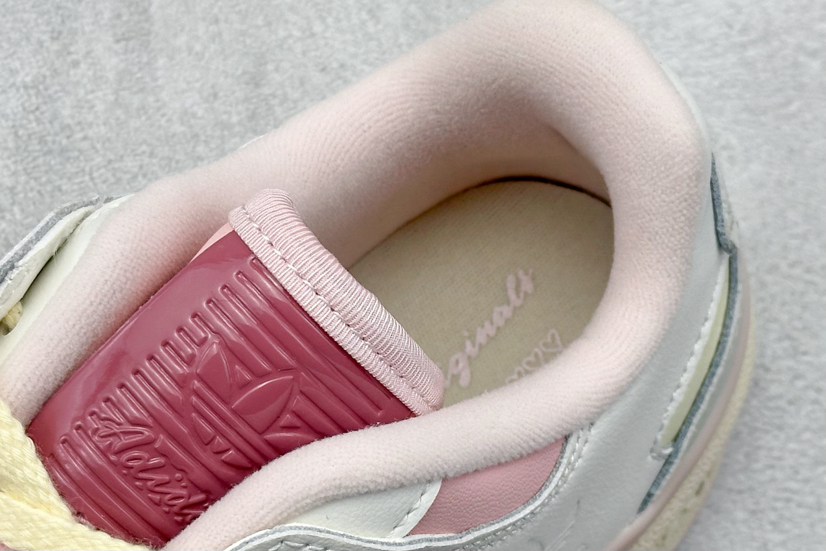 220 Adidas Forum Low CL 潮流休闲运动板鞋 以复古篮球鞋 JR8032-Chinese UA Cheap High Quatity Brand Clothes Bags handbags Sneakers wholesale wholesaler seller from China Factory suppliers Fashion Clothing Shoes best Quality Beautiful Price 220 Adidas Forum Low CL 潮流休闲运动板鞋 以复古篮球鞋 JR8032