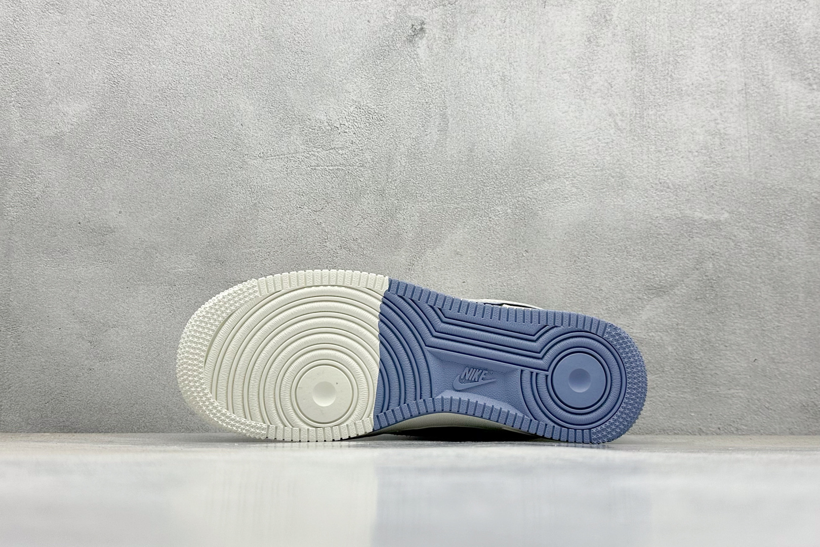 240 Nike Air Force 1 Low 07 x Louis Vuitton 白蓝小勾 CS5288-018-Chinese UA Cheap High Quatity Brand Clothes Bags handbags Sneakers wholesale wholesaler seller from China Factory suppliers Fashion Clothing Shoes best Quality Beautiful Price 240 Nike Air Force 1 Low 07 x Louis Vuitton 白蓝小勾 CS5288-018