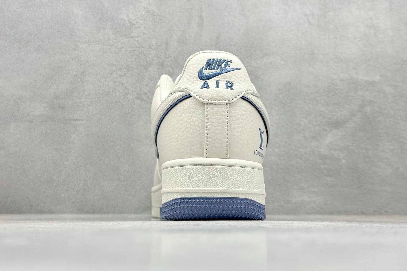 240 Nike Air Force 1 Low 07 x Louis Vuitton 白蓝小勾 CS5288-018-Chinese UA Cheap High Quatity Brand Clothes Bags handbags Sneakers wholesale wholesaler seller from China Factory suppliers Fashion Clothing Shoes best Quality Beautiful Price 240 Nike Air Force 1 Low 07 x Louis Vuitton 白蓝小勾 CS5288-018