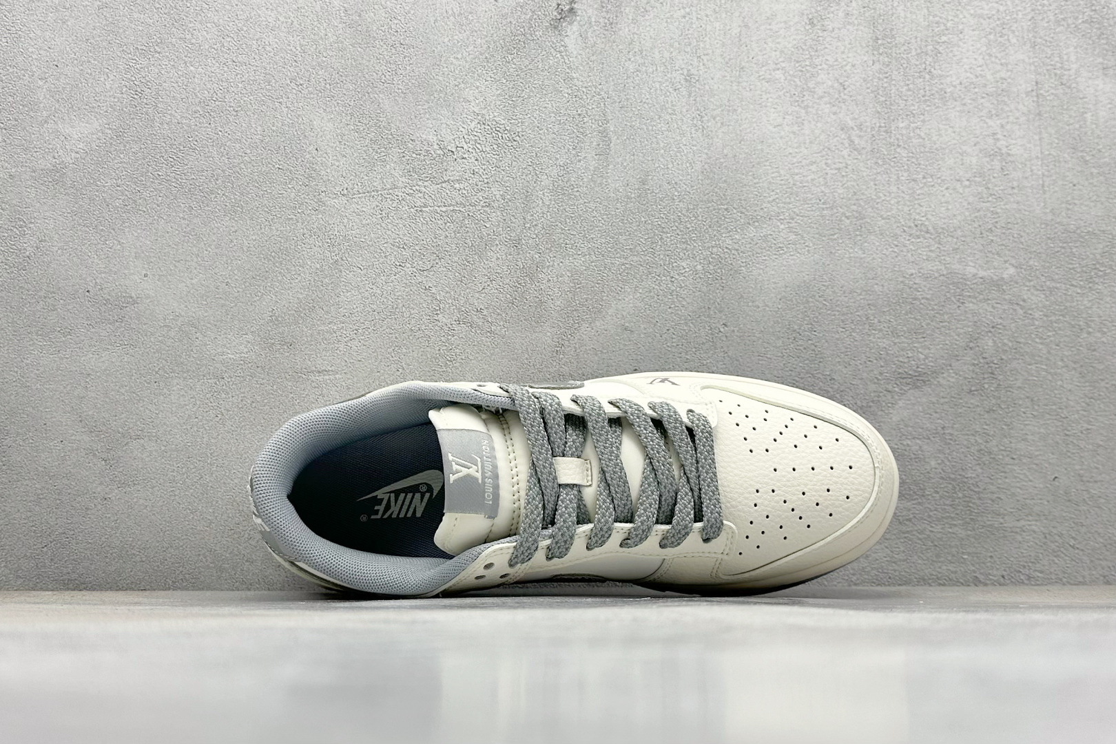 280 Nike Air Dunk LOW 1“LV联名——迷彩灰 ”今年最流行配色搭配 海外潮流爆款 低帮 复古 减震 防滑 耐磨 篮球鞋 JP1628-014-Chinese UA Cheap High Quatity Brand Clothes Bags handbags Sneakers wholesale wholesaler seller from China Factory suppliers Fashion Clothing Shoes best Quality Beautiful Price 280 Nike Air Dunk LOW 1“LV联名——迷彩灰 ”今年最流行配色搭配 海外潮流爆款 低帮 复古 减震 防滑 耐磨 篮球鞋 JP1628-014