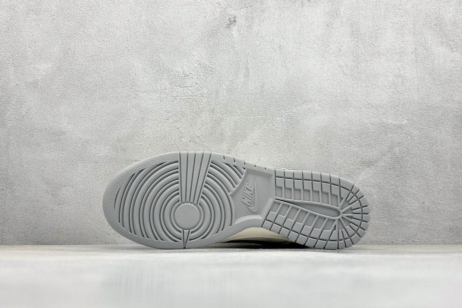 280 Nike Air Dunk LOW 1“LV联名——迷彩灰 ”今年最流行配色搭配 海外潮流爆款 低帮 复古 减震 防滑 耐磨 篮球鞋 JP1628-014-Chinese UA Cheap High Quatity Brand Clothes Bags handbags Sneakers wholesale wholesaler seller from China Factory suppliers Fashion Clothing Shoes best Quality Beautiful Price 280 Nike Air Dunk LOW 1“LV联名——迷彩灰 ”今年最流行配色搭配 海外潮流爆款 低帮 复古 减震 防滑 耐磨 篮球鞋 JP1628-014