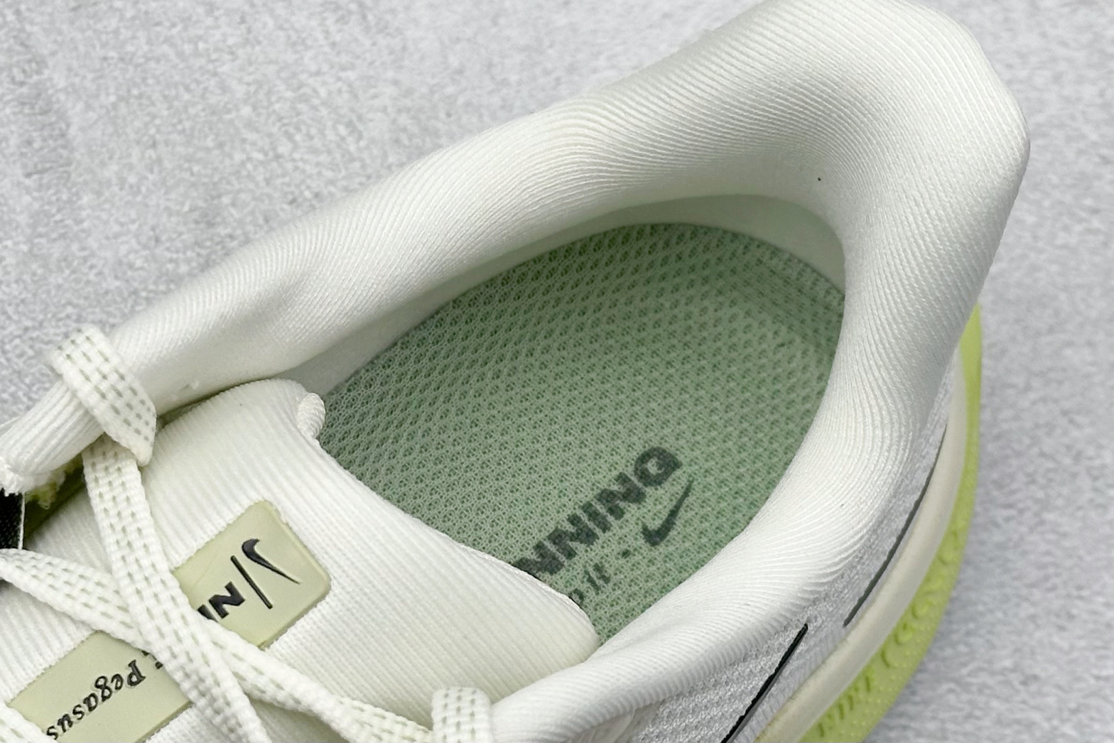 170 J版 Nk Air Zoom Pegasus 41 耐克网面透气轻便耐磨跑鞋 FD2722-109-Chinese UA Cheap High Quatity Brand Clothes Bags handbags Sneakers wholesale wholesaler seller from China Factory suppliers Fashion Clothing Shoes best Quality Beautiful Price 170 J版 Nk Air Zoom Pegasus 41 耐克网面透气轻便耐磨跑鞋 FD2722-109