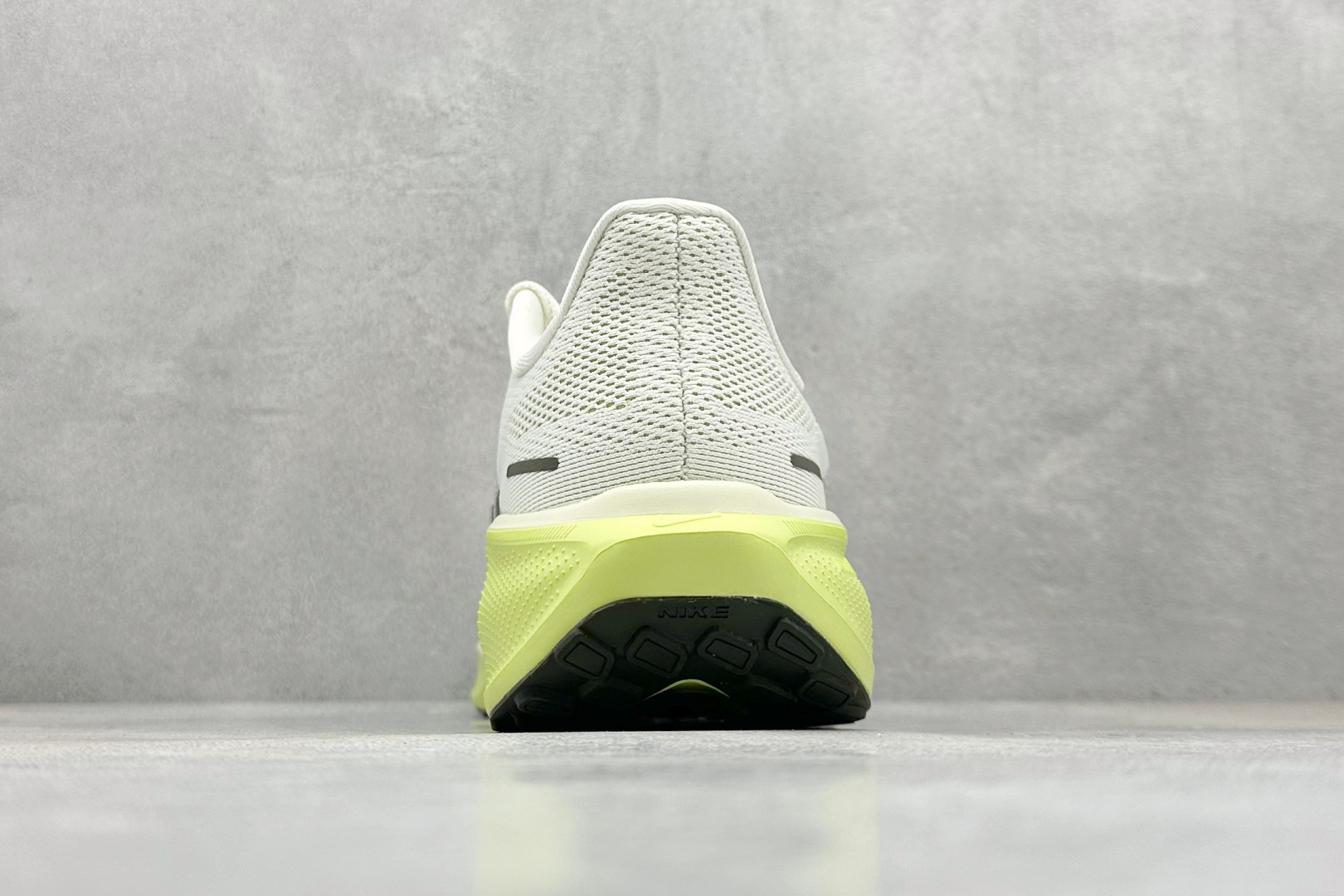 170 J版 Nk Air Zoom Pegasus 41 耐克网面透气轻便耐磨跑鞋 FD2722-109-Chinese UA Cheap High Quatity Brand Clothes Bags handbags Sneakers wholesale wholesaler seller from China Factory suppliers Fashion Clothing Shoes best Quality Beautiful Price 170 J版 Nk Air Zoom Pegasus 41 耐克网面透气轻便耐磨跑鞋 FD2722-109